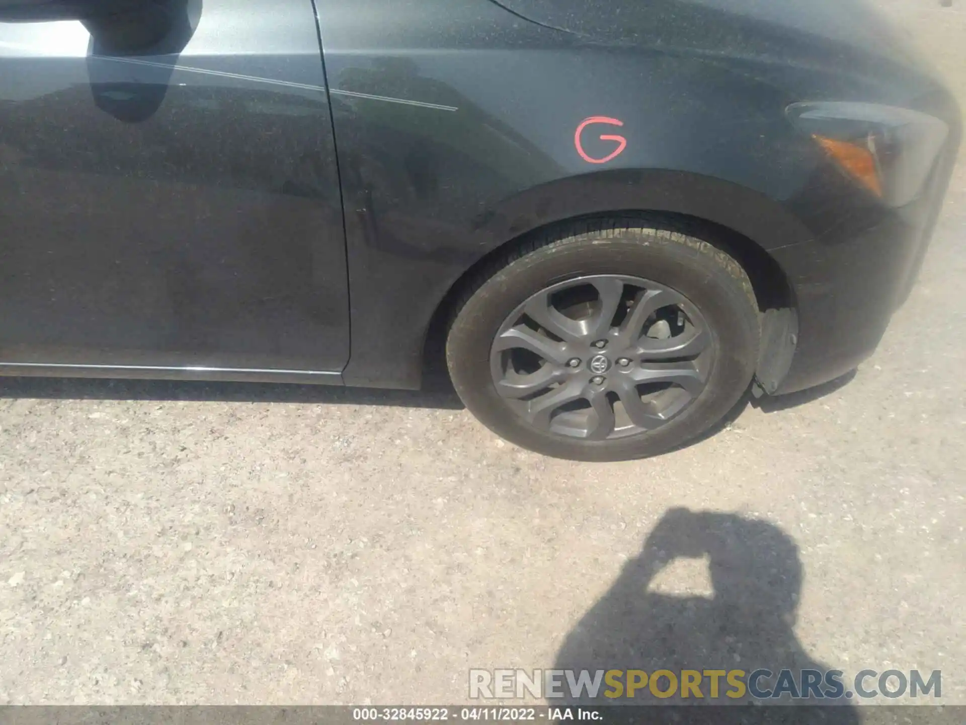 14 Photograph of a damaged car 3MYDLBYV7LY716264 TOYOTA YARIS SEDAN 2020