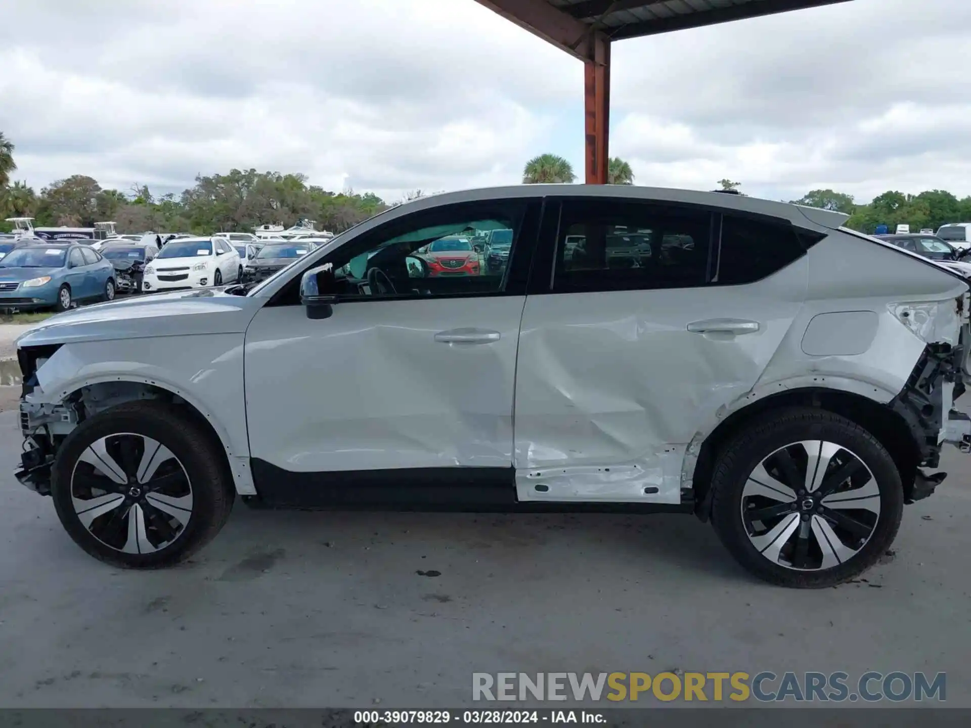 14 Photograph of a damaged car YV4ED3GL9P2038043 VOLVO C40 RECHARGE PURE ELECTRIC 2023