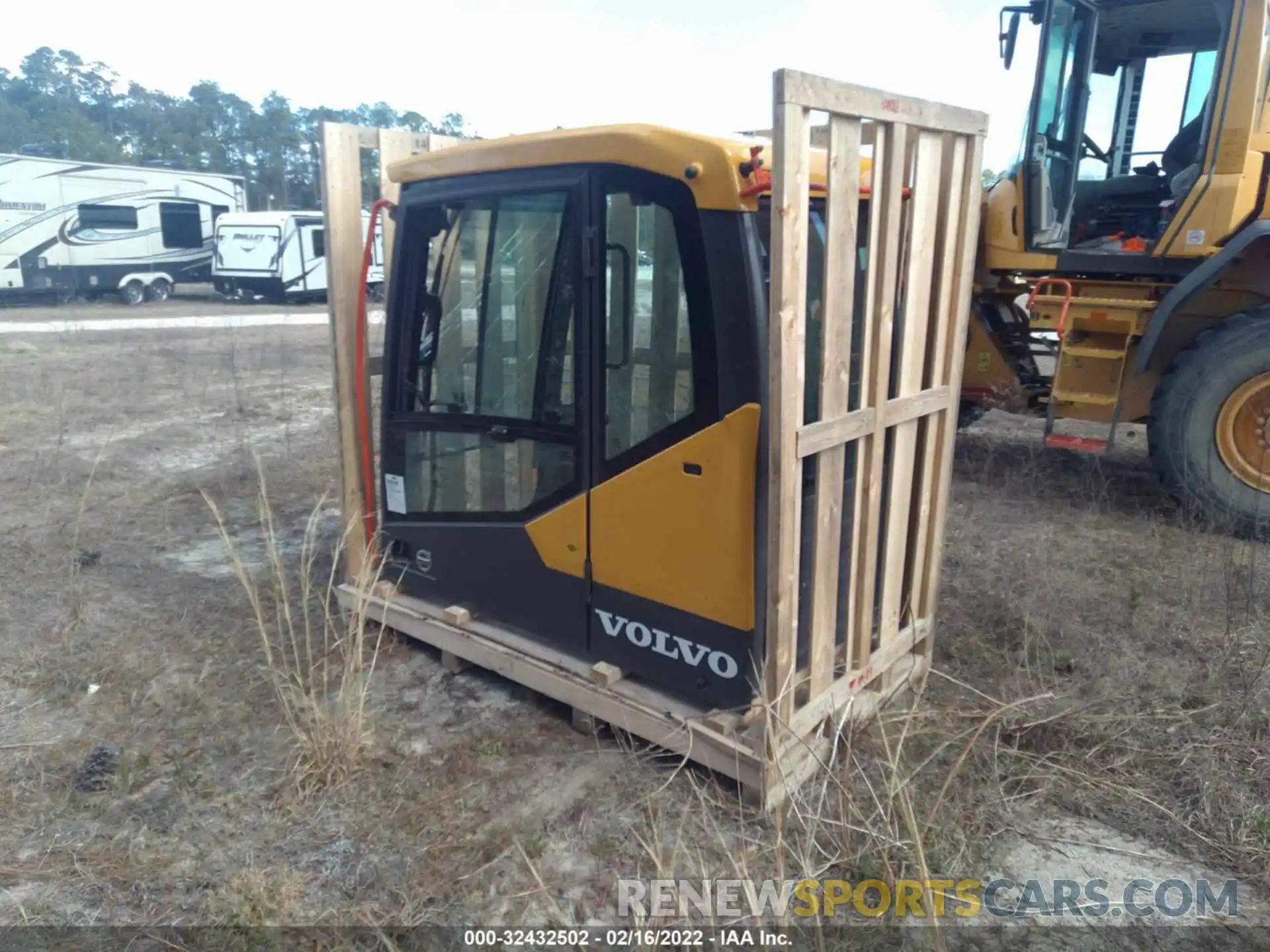 3 Фотография поврежденного автомобиля VCEC200EA00314449 VOLVO **CAB ONLY** 2020