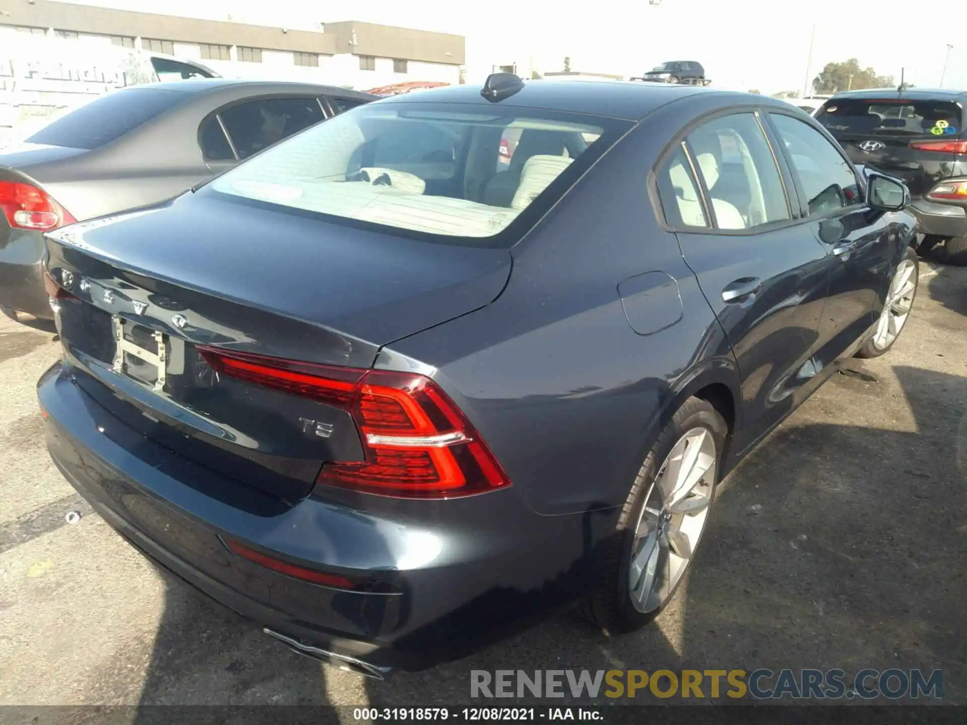 4 Photograph of a damaged car 7JR102FK0KG013691 VOLVO S60 2019