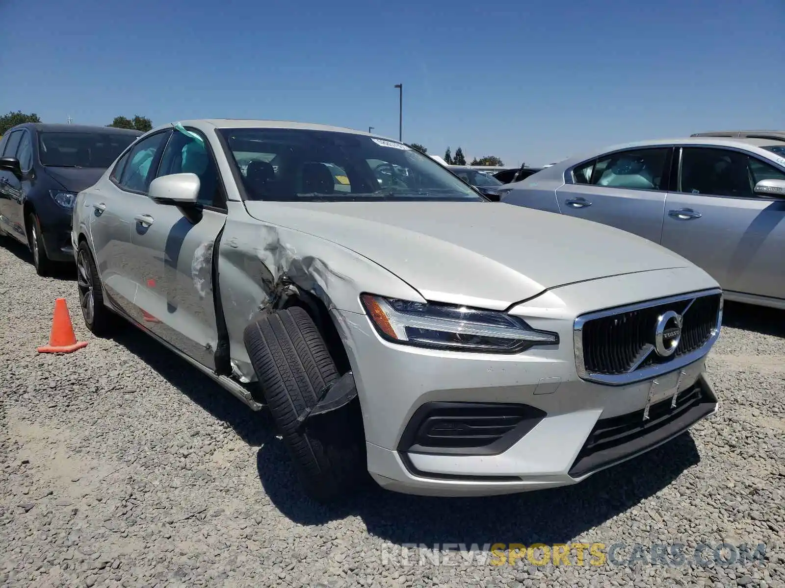 1 Photograph of a damaged car 7JR102FK0KG015280 VOLVO S60 2019