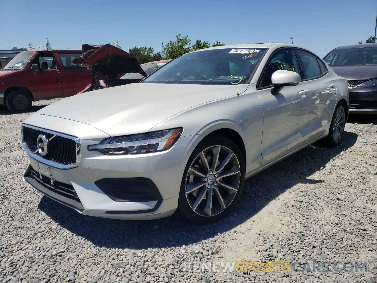 2 Photograph of a damaged car 7JR102FK0KG015280 VOLVO S60 2019