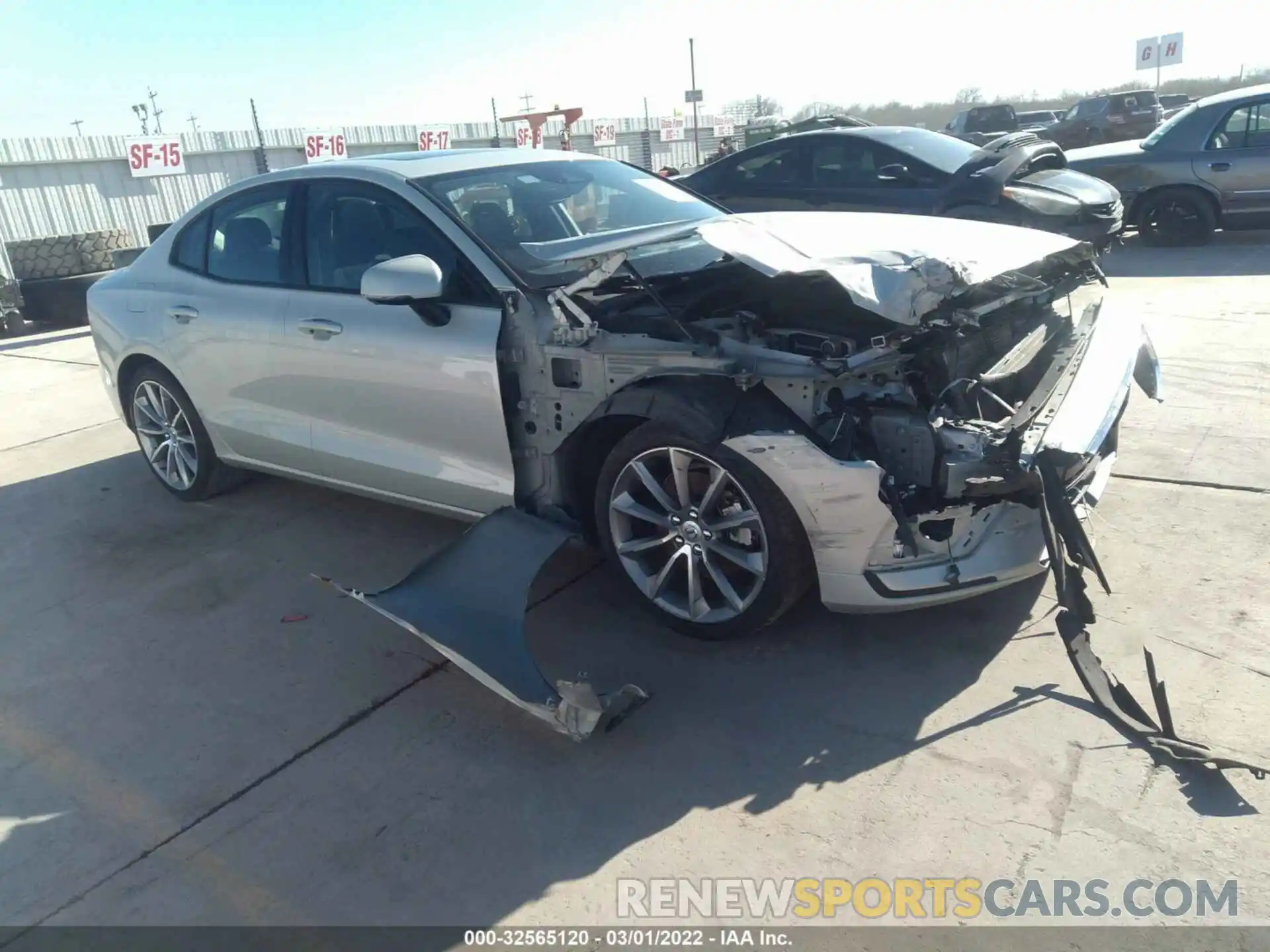 1 Photograph of a damaged car 7JR102FK1KG000822 VOLVO S60 2019