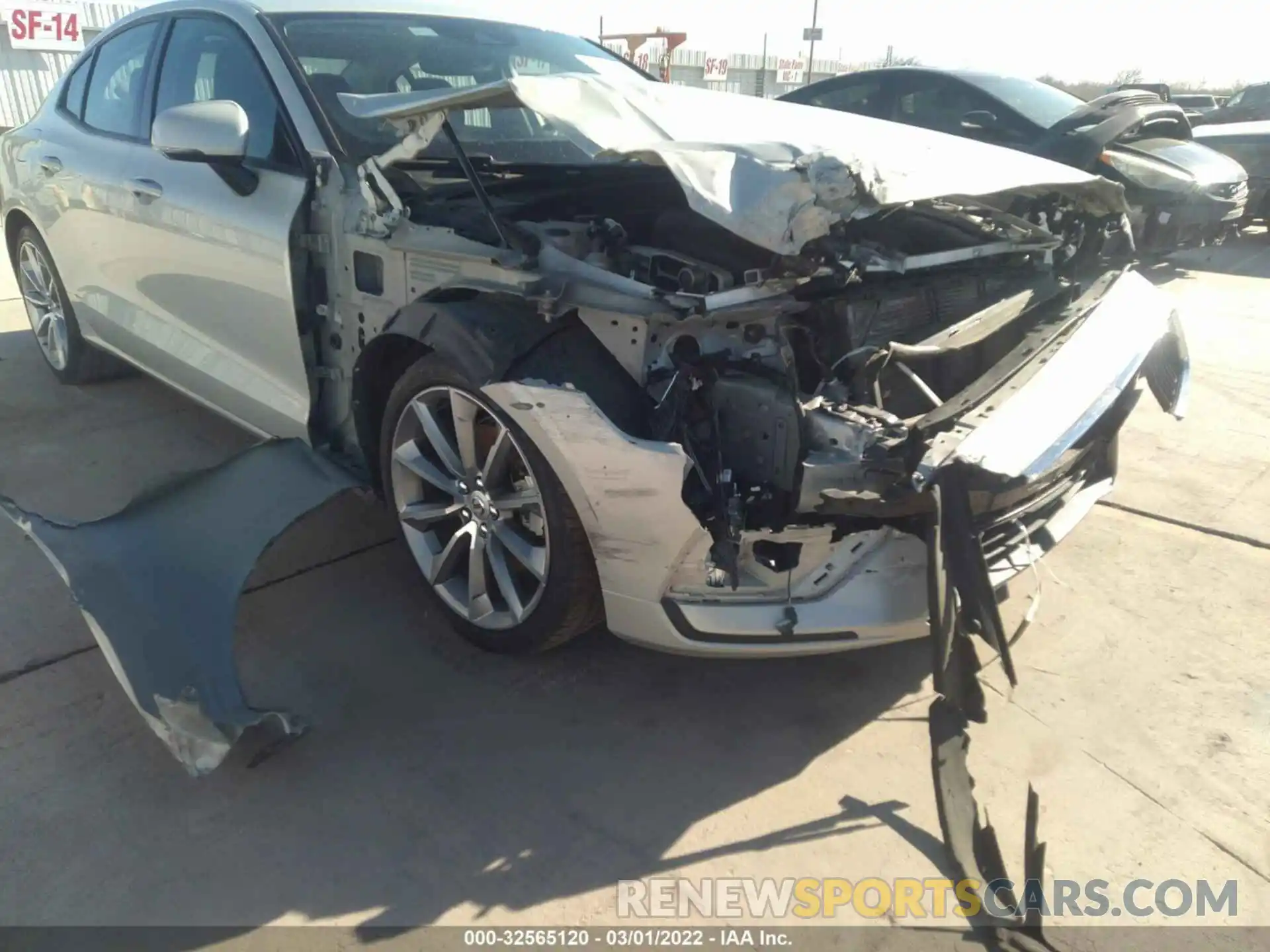 6 Photograph of a damaged car 7JR102FK1KG000822 VOLVO S60 2019