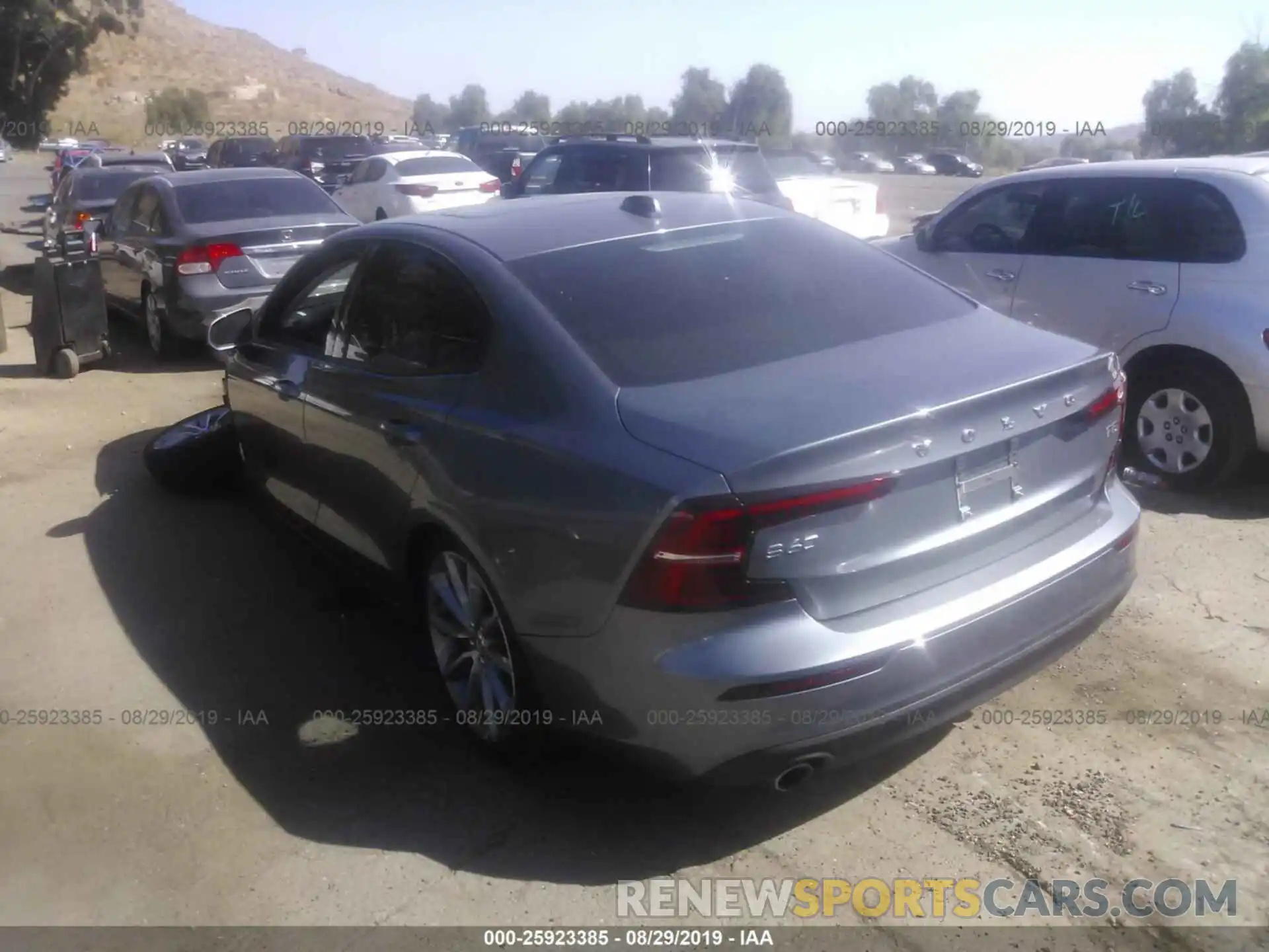 3 Photograph of a damaged car 7JR102FK1KG002845 VOLVO S60 2019