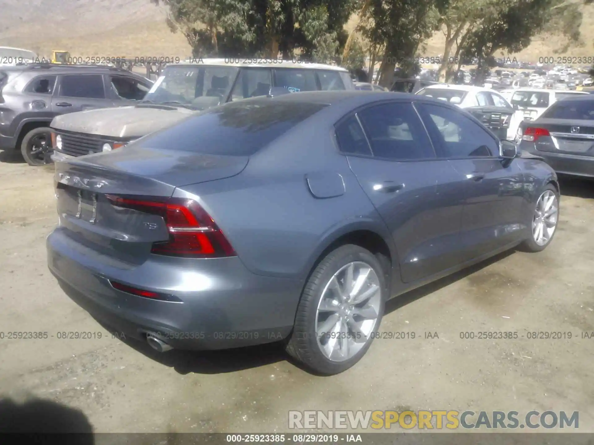 4 Photograph of a damaged car 7JR102FK1KG002845 VOLVO S60 2019