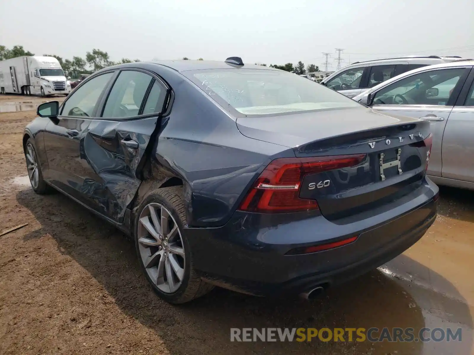 3 Photograph of a damaged car 7JR102FK1KG013330 VOLVO S60 2019