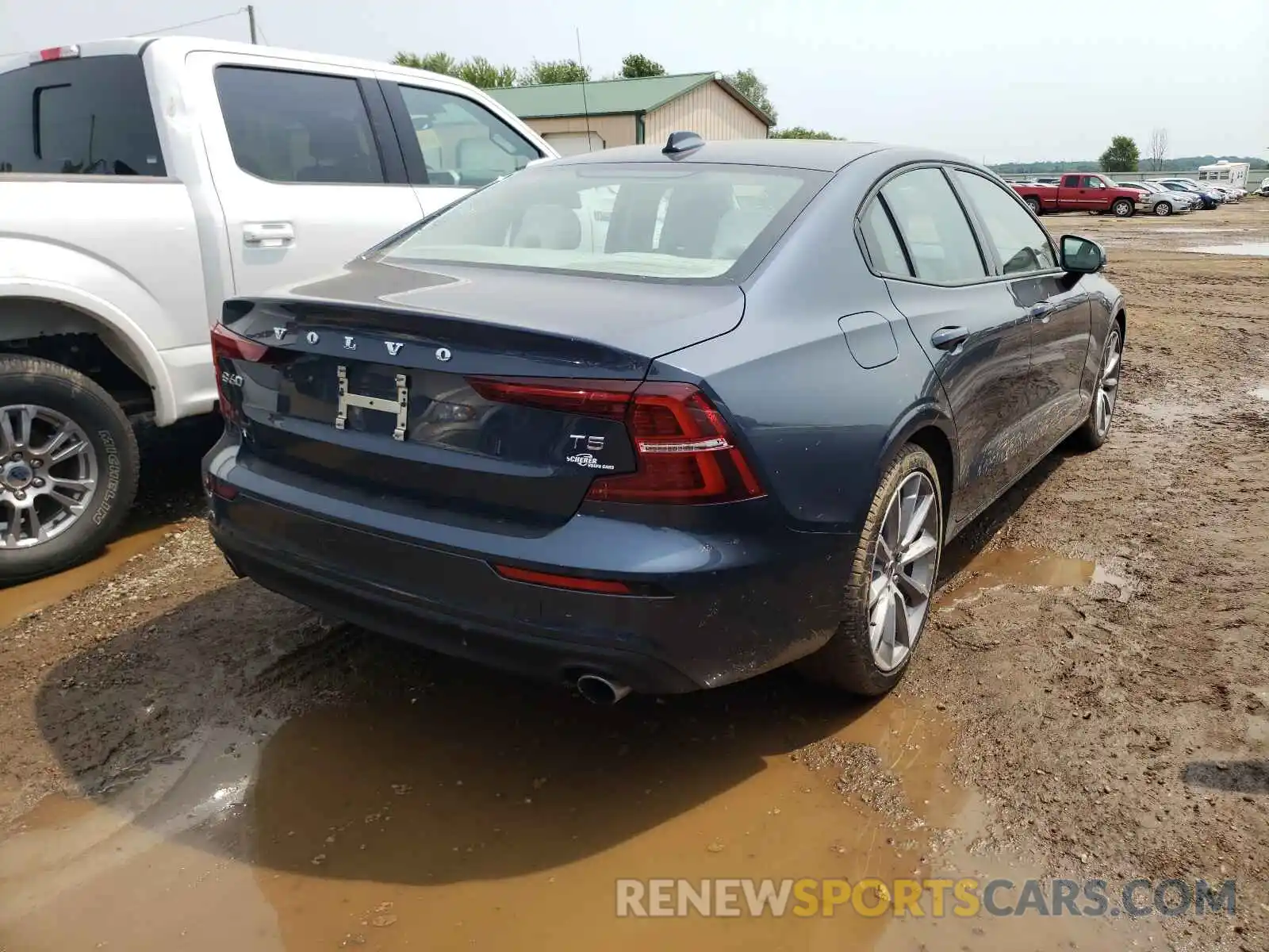 4 Photograph of a damaged car 7JR102FK1KG013330 VOLVO S60 2019