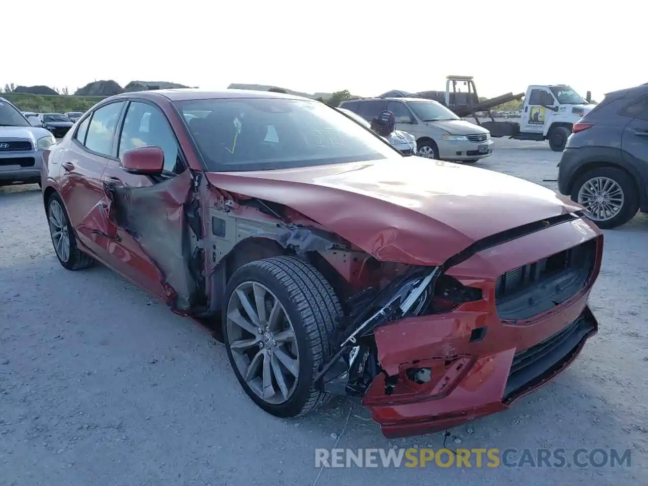 1 Photograph of a damaged car 7JR102FK1KG014753 VOLVO S60 2019