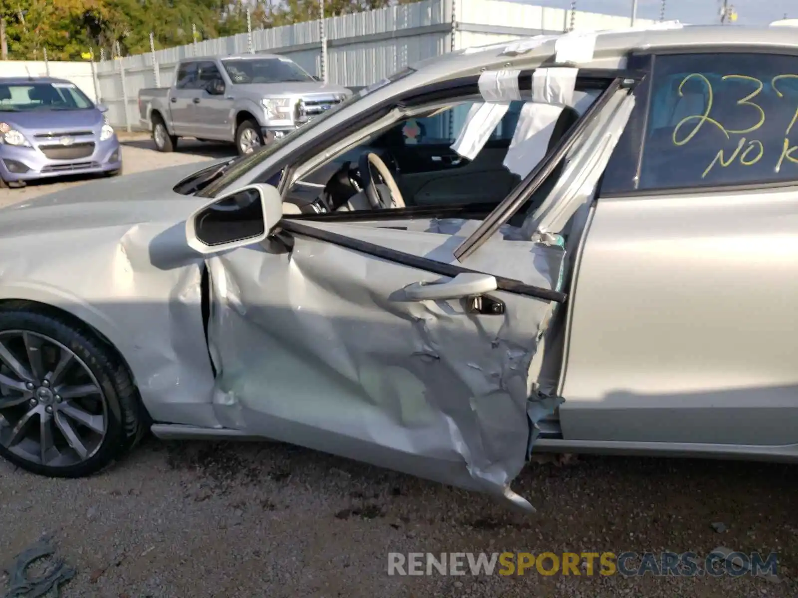 9 Photograph of a damaged car 7JR102FK2KG005298 VOLVO S60 2019