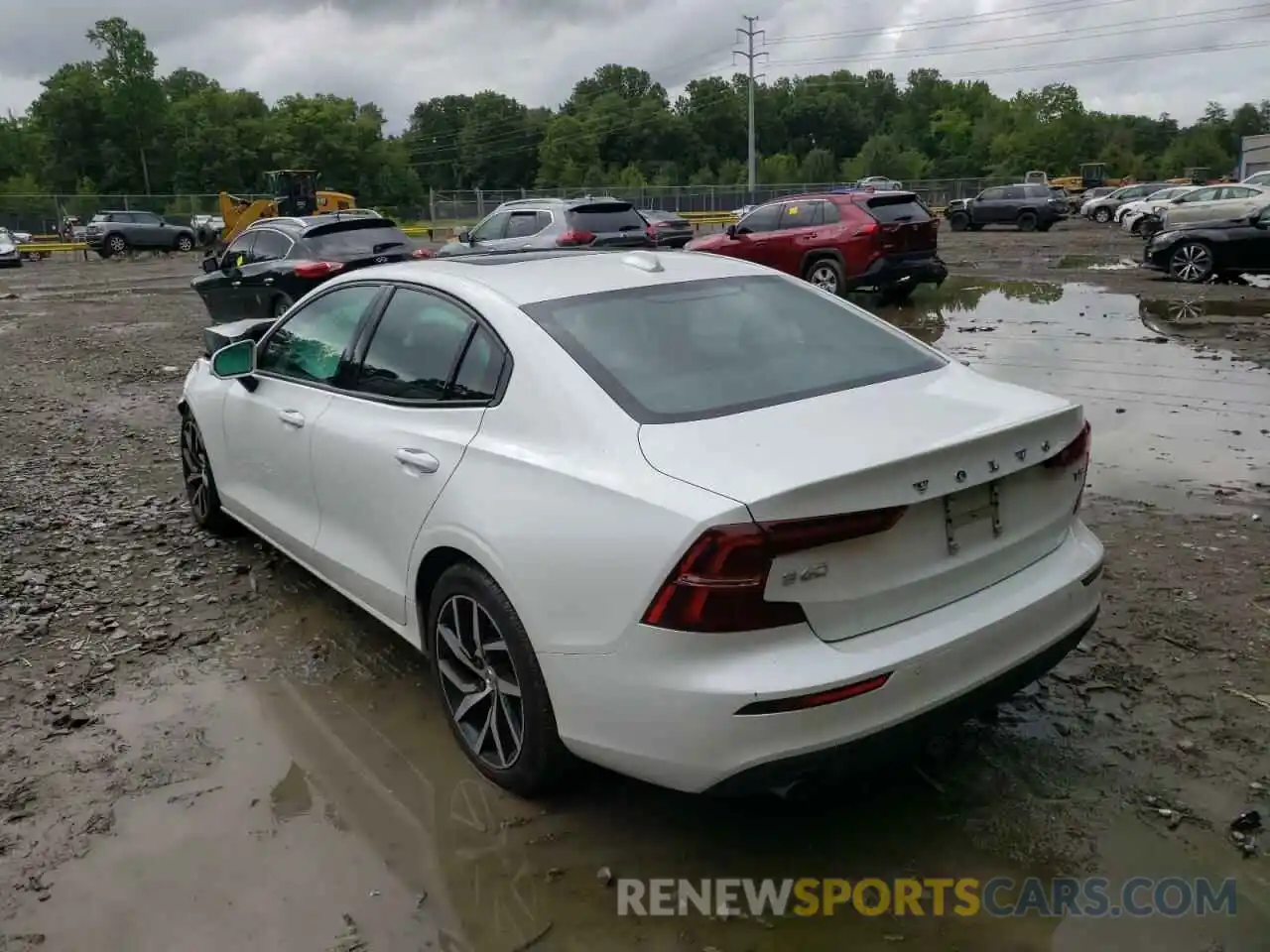 3 Photograph of a damaged car 7JR102FK2KG011358 VOLVO S60 2019