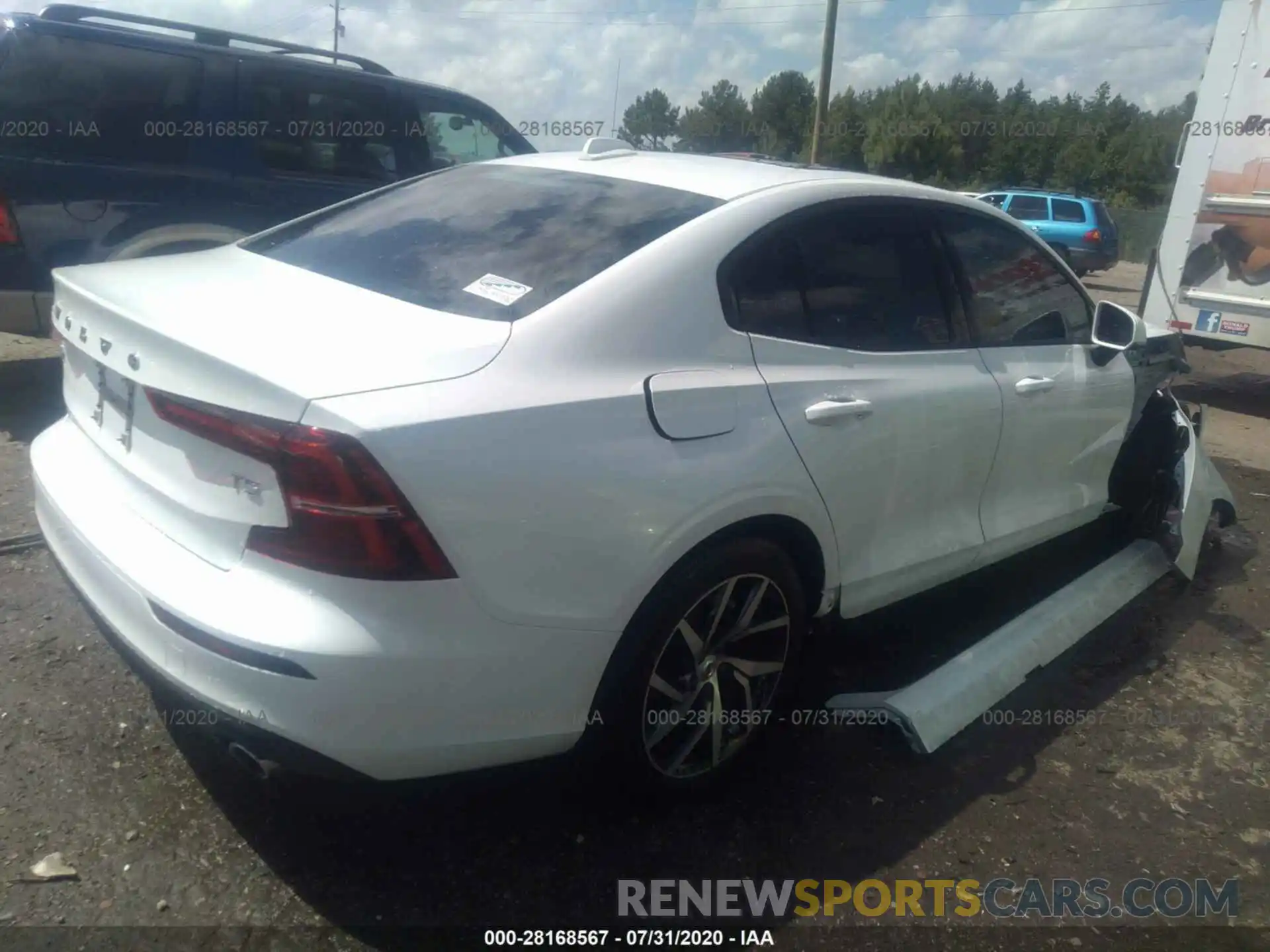 4 Photograph of a damaged car 7JR102FK2KG012252 VOLVO S60 2019