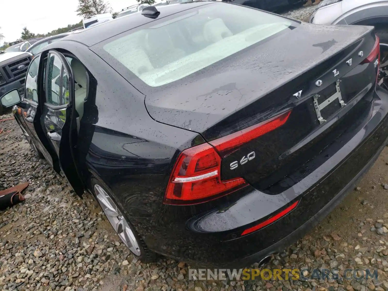 3 Photograph of a damaged car 7JR102FK3KG002037 VOLVO S60 2019