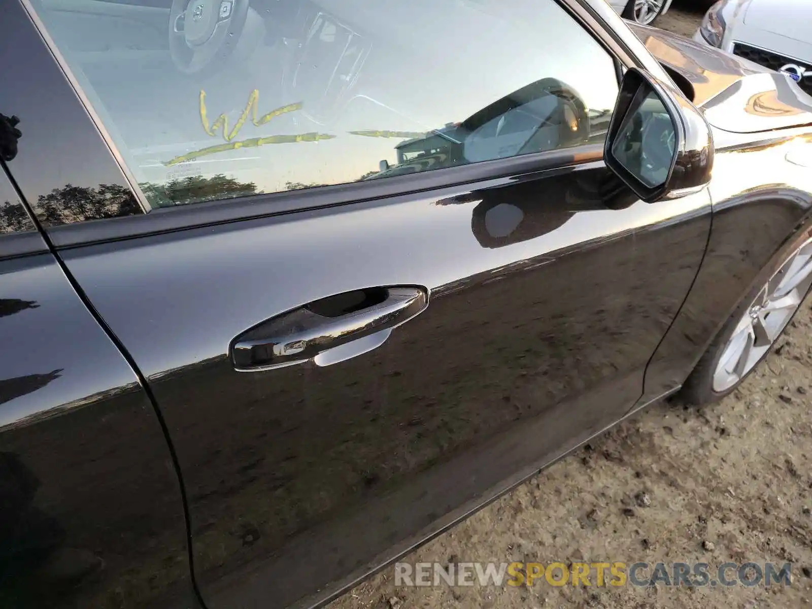 9 Photograph of a damaged car 7JR102FK3KG002037 VOLVO S60 2019