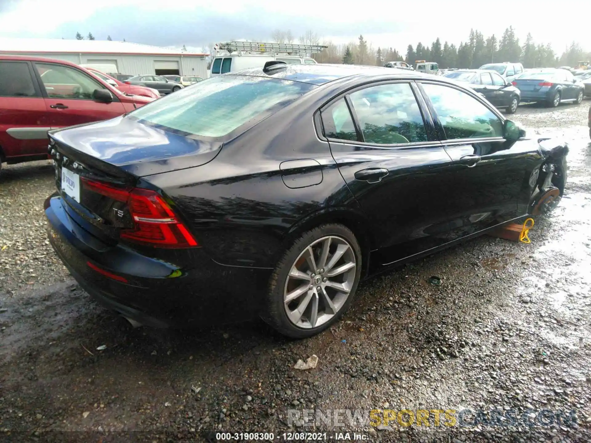 4 Photograph of a damaged car 7JR102FK3KG003513 VOLVO S60 2019