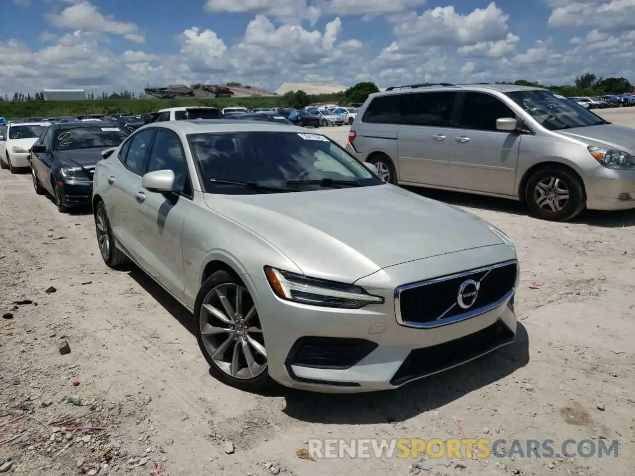 1 Photograph of a damaged car 7JR102FK3KG015886 VOLVO S60 2019