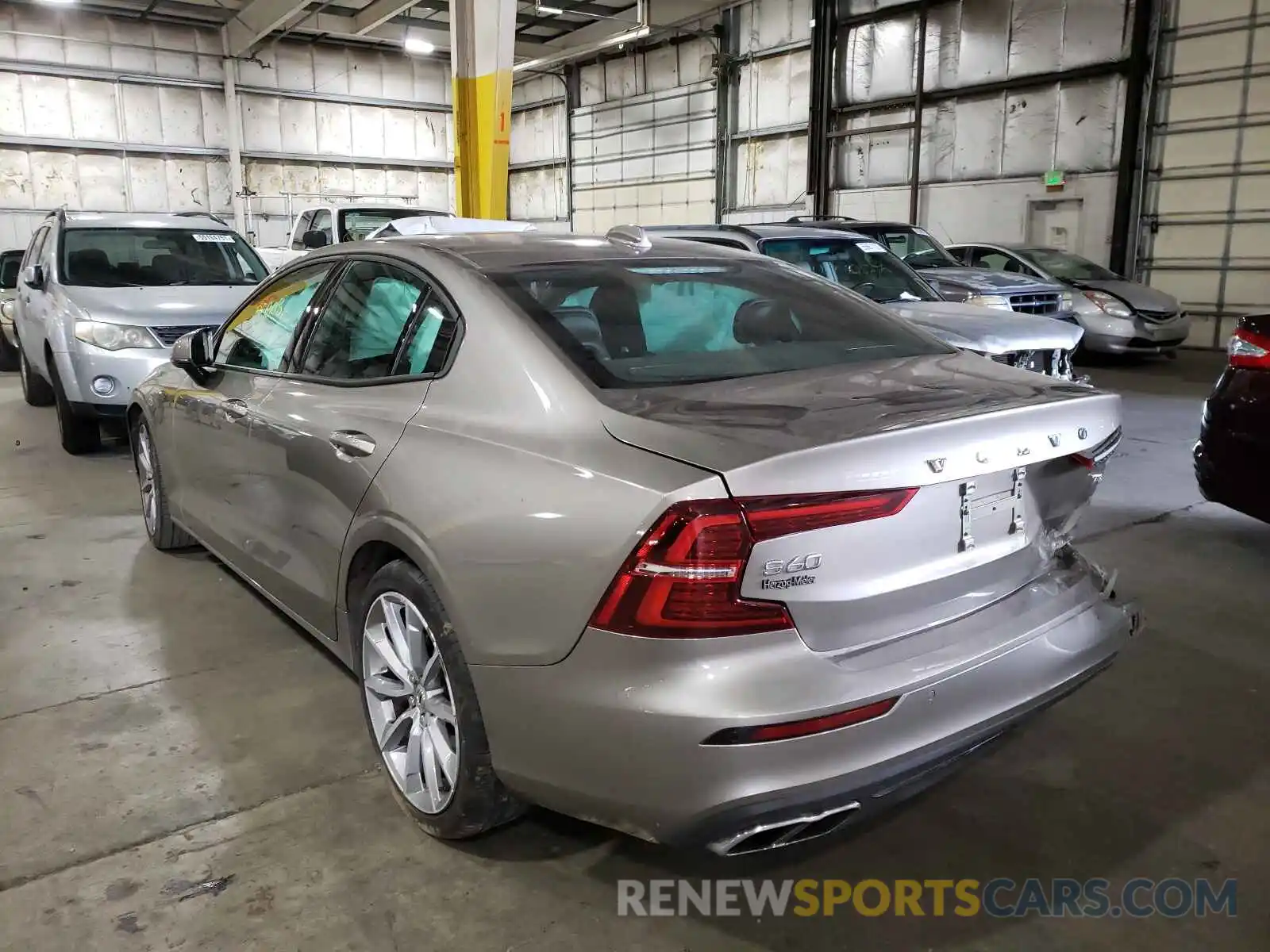 3 Photograph of a damaged car 7JR102FK4KG003441 VOLVO S60 2019