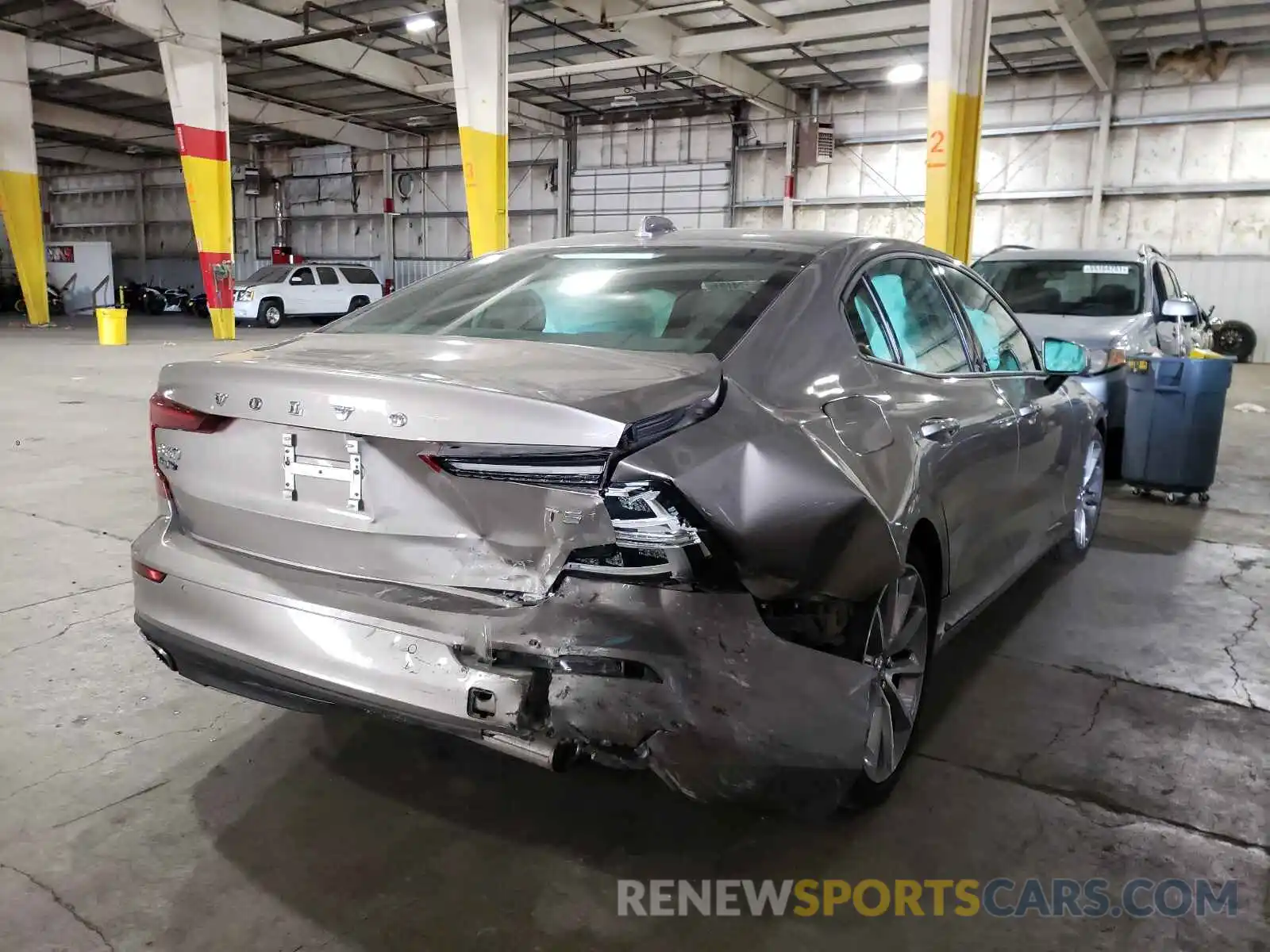 4 Photograph of a damaged car 7JR102FK4KG003441 VOLVO S60 2019