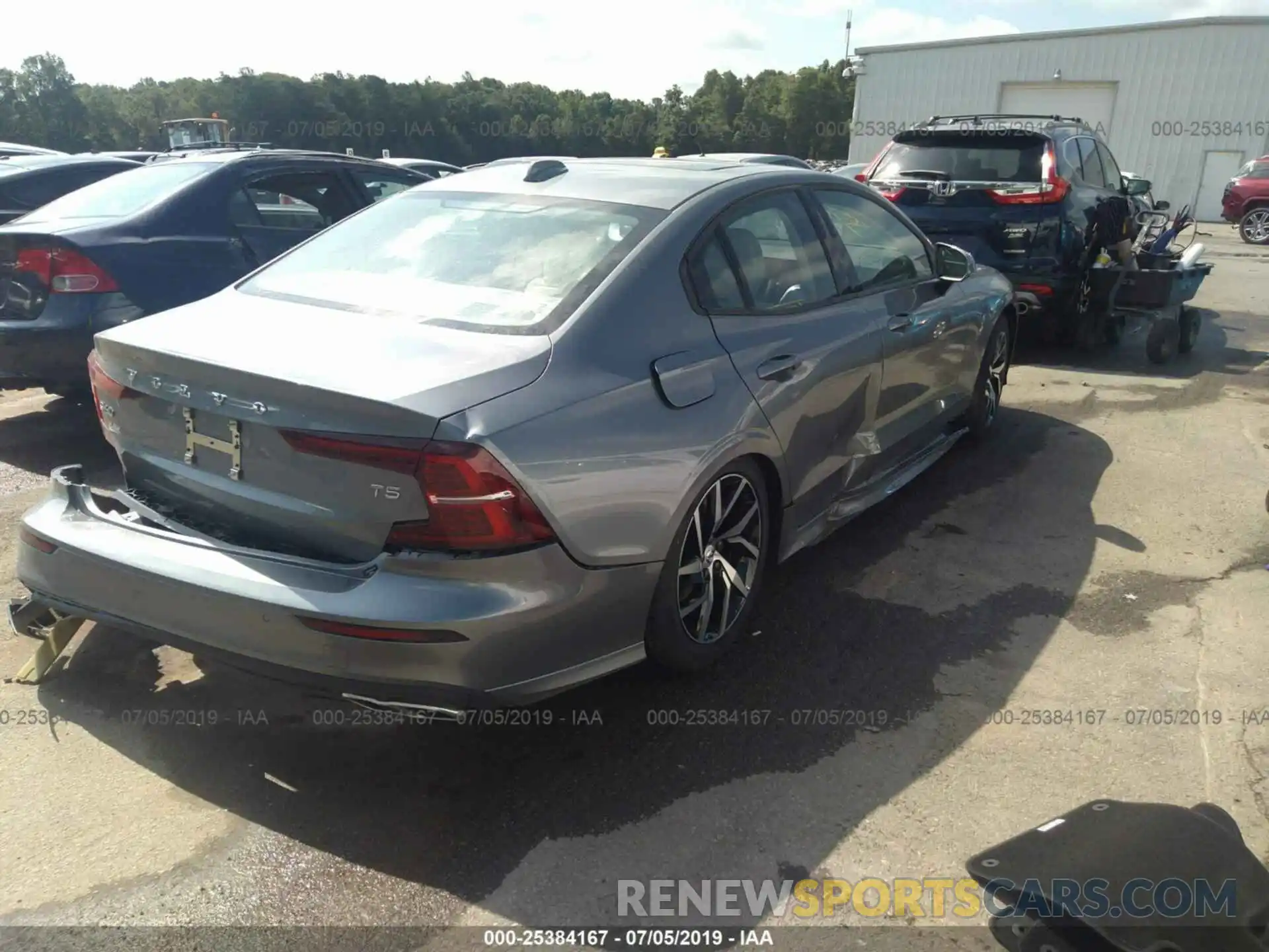 4 Photograph of a damaged car 7JR102FK4KG011121 VOLVO S60 2019