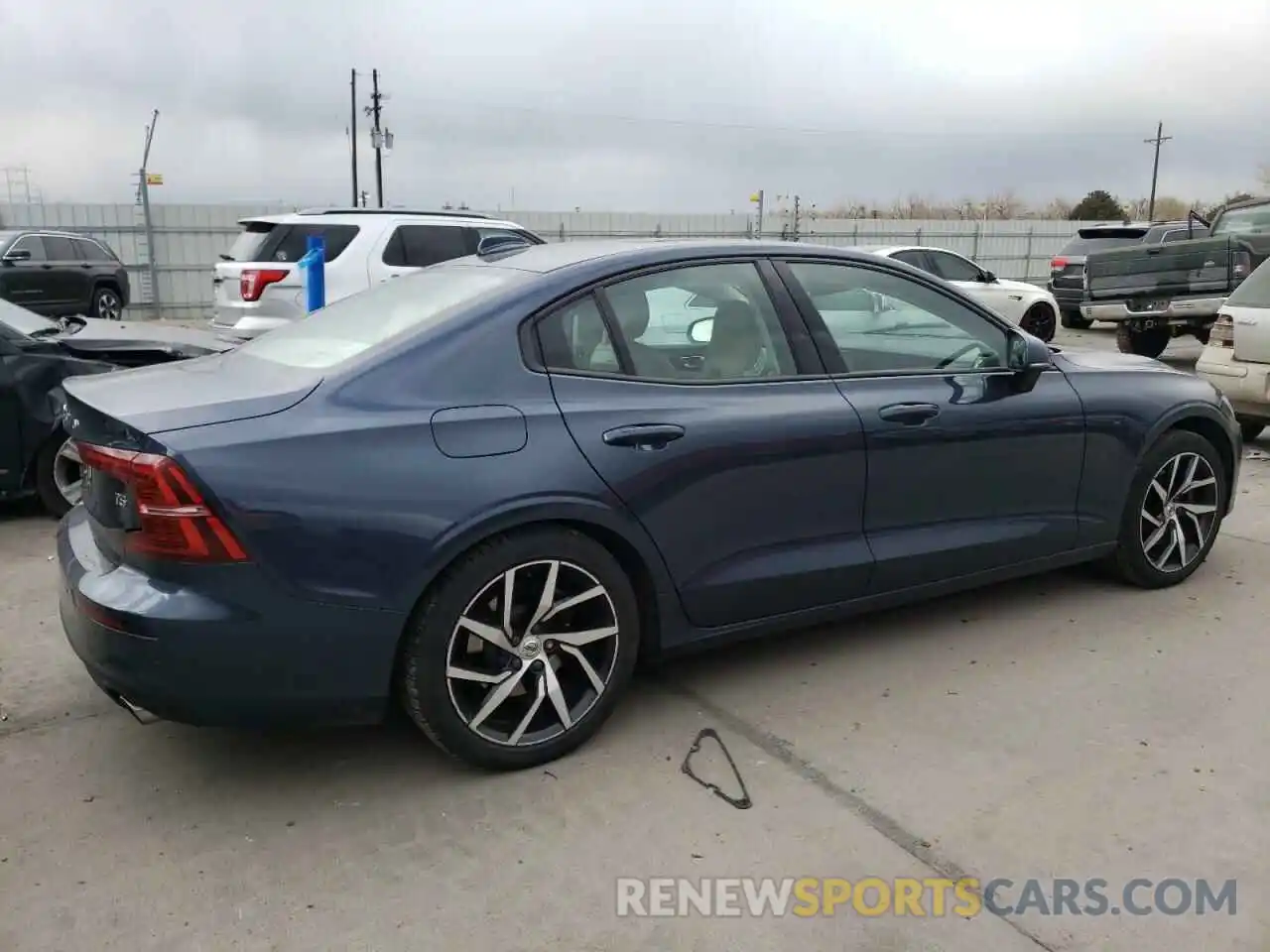 3 Photograph of a damaged car 7JR102FK4KG012530 VOLVO S60 2019