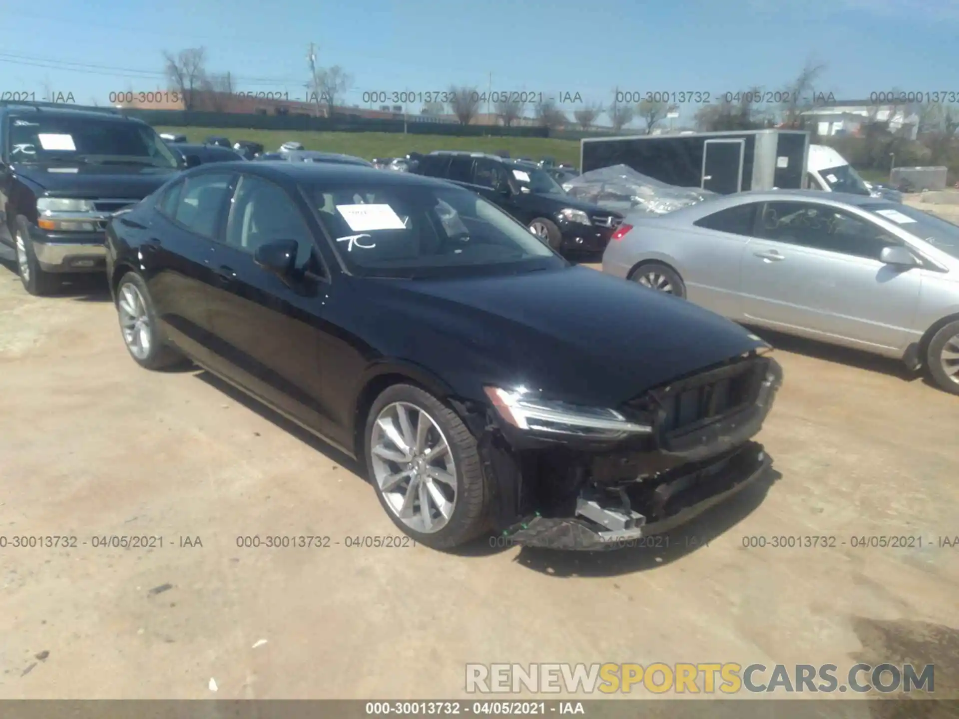 1 Photograph of a damaged car 7JR102FK4KG015914 VOLVO S60 2019