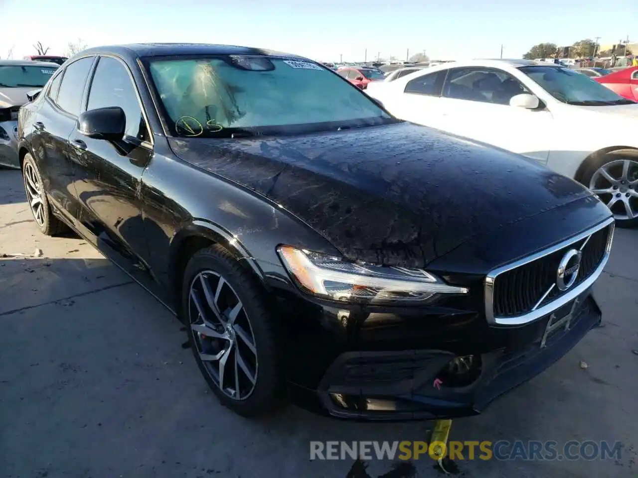 1 Photograph of a damaged car 7JR102FK5KG004923 VOLVO S60 2019