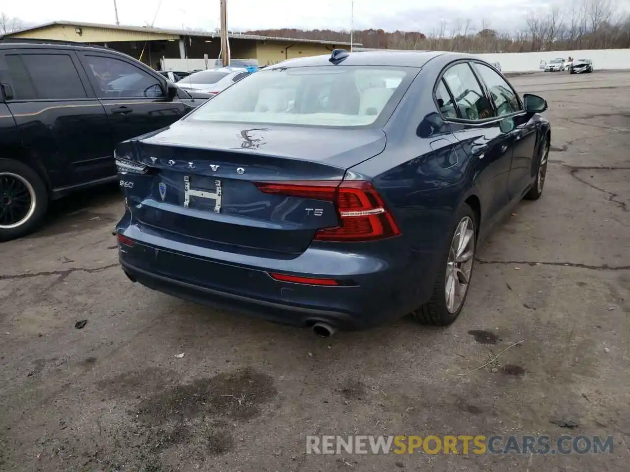 4 Photograph of a damaged car 7JR102FK5KG005280 VOLVO S60 2019