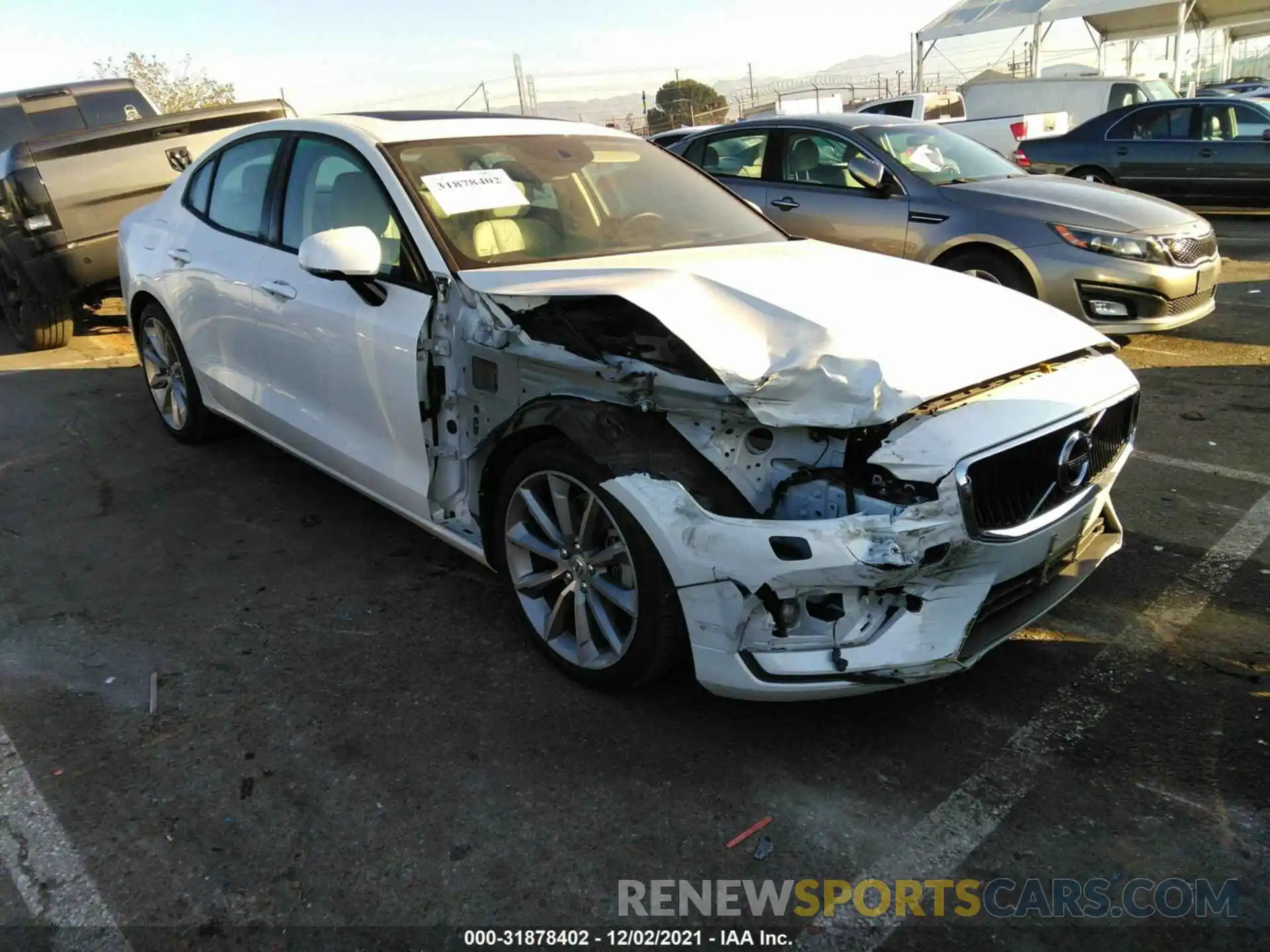 1 Photograph of a damaged car 7JR102FK5KG007496 VOLVO S60 2019