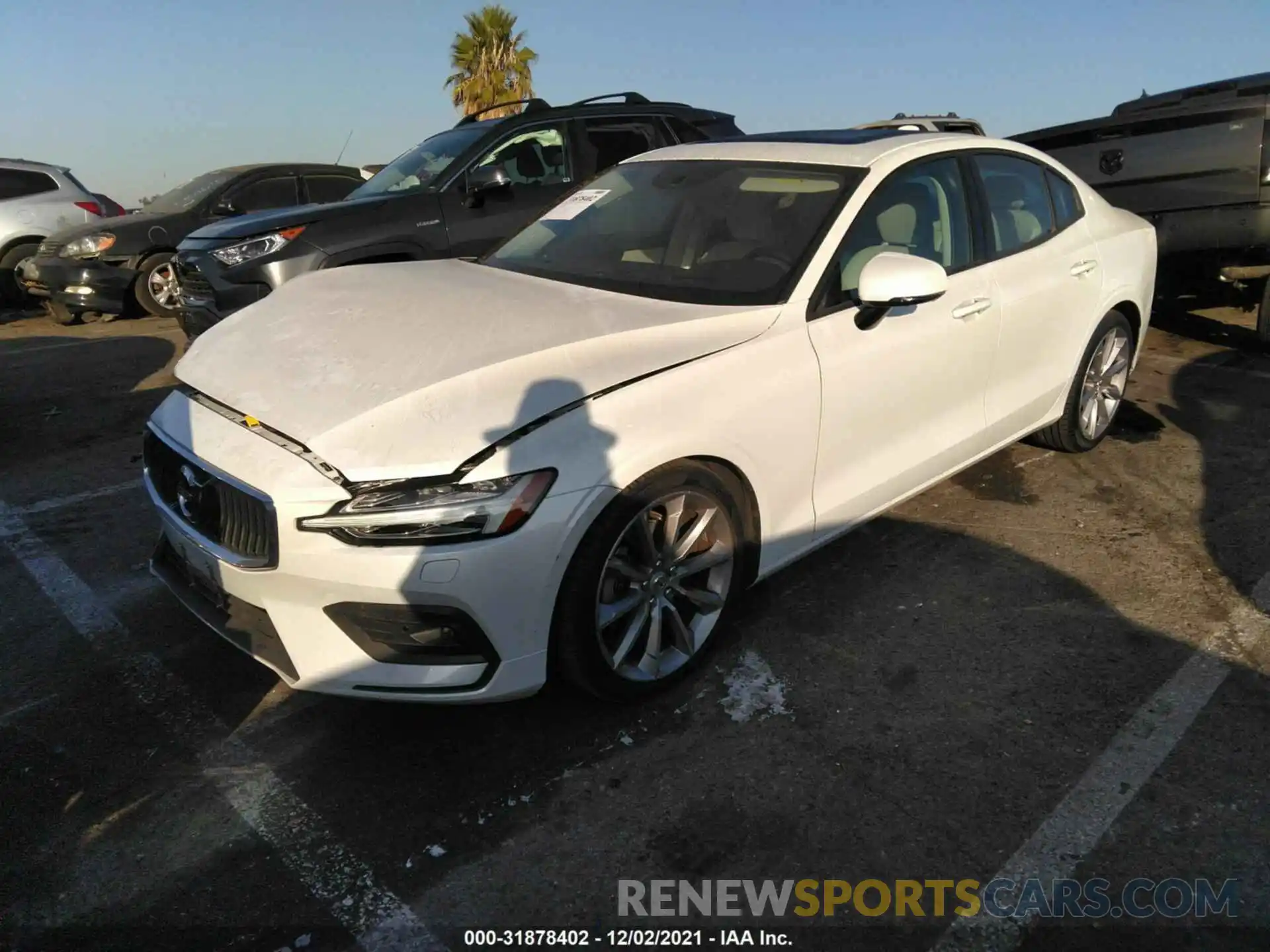 2 Photograph of a damaged car 7JR102FK5KG007496 VOLVO S60 2019