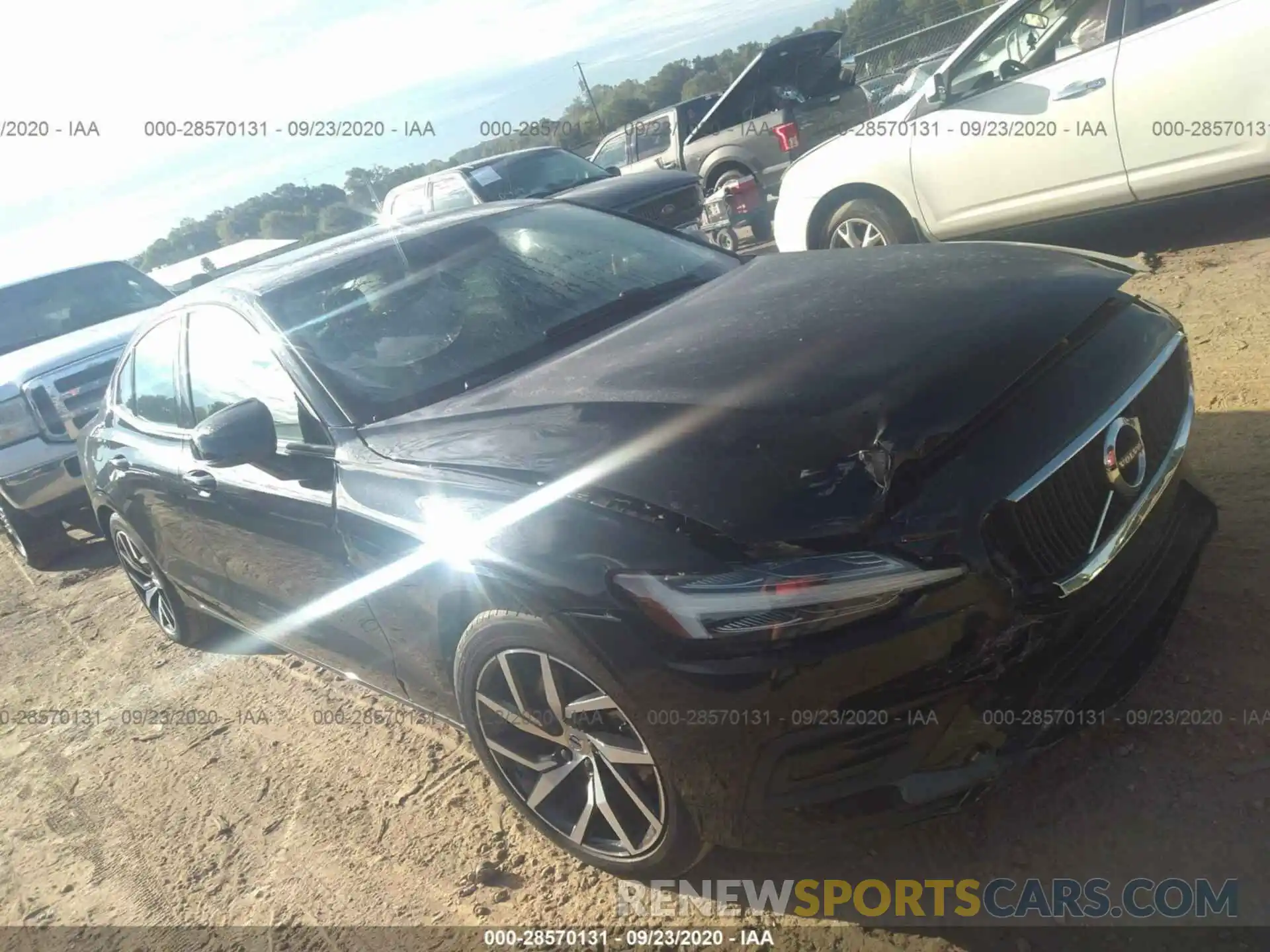 1 Photograph of a damaged car 7JR102FK5KG013671 VOLVO S60 2019