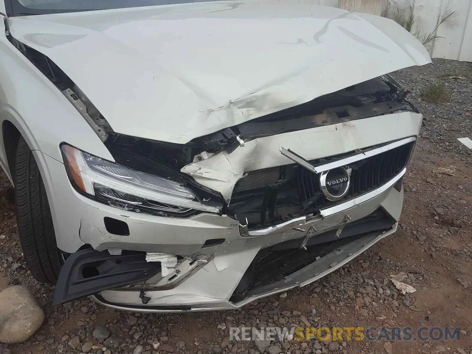 9 Photograph of a damaged car 7JR102FK7KG011856 VOLVO S60 2019