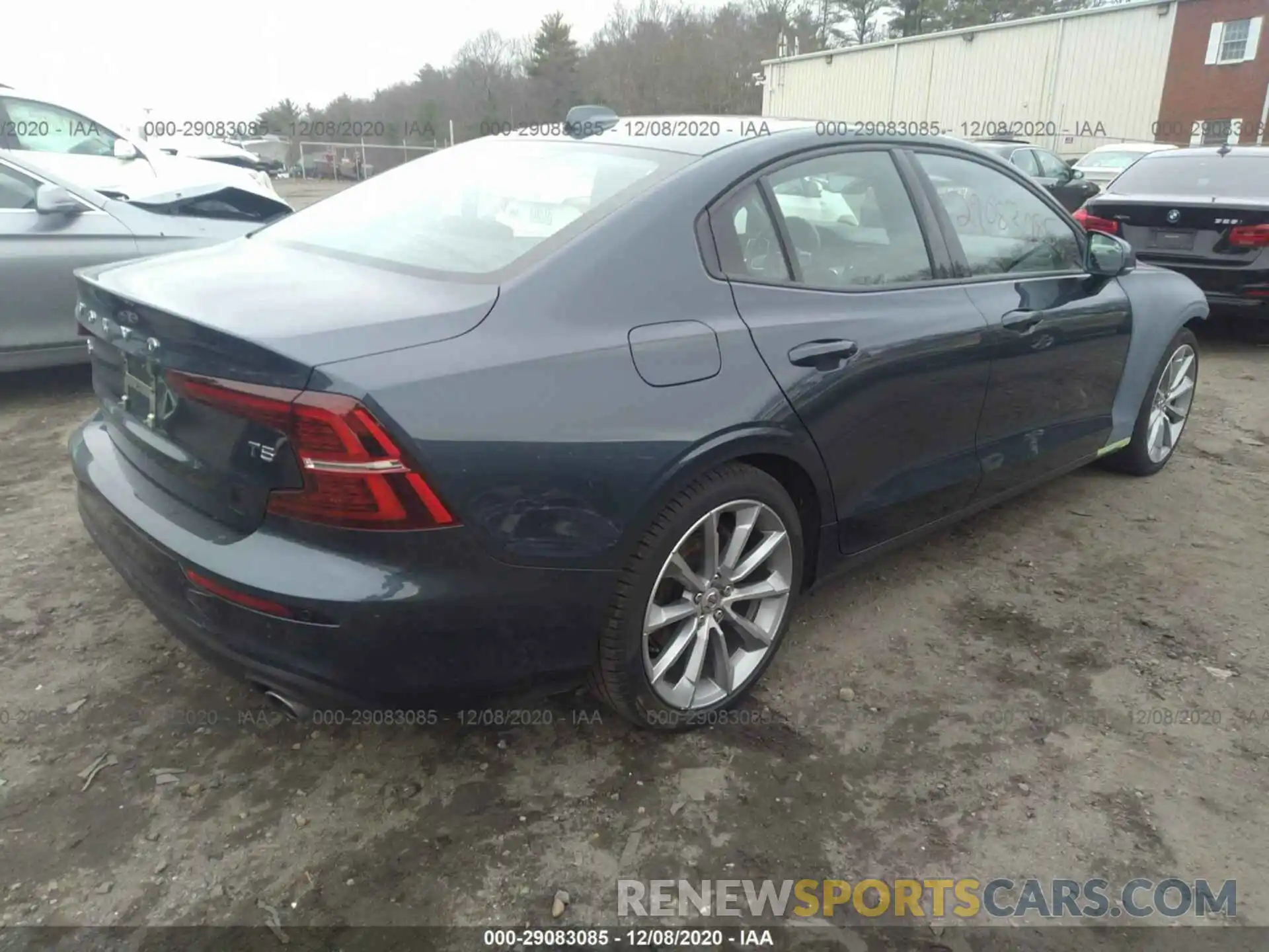 4 Photograph of a damaged car 7JR102FK7KG014739 VOLVO S60 2019