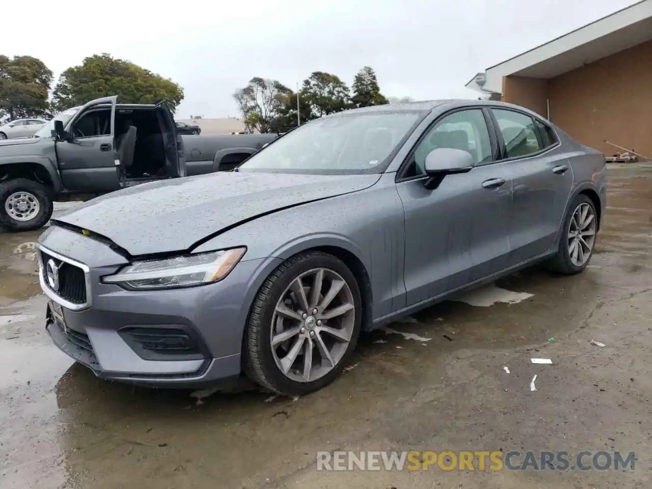 1 Photograph of a damaged car 7JR102FK8KG001384 VOLVO S60 2019