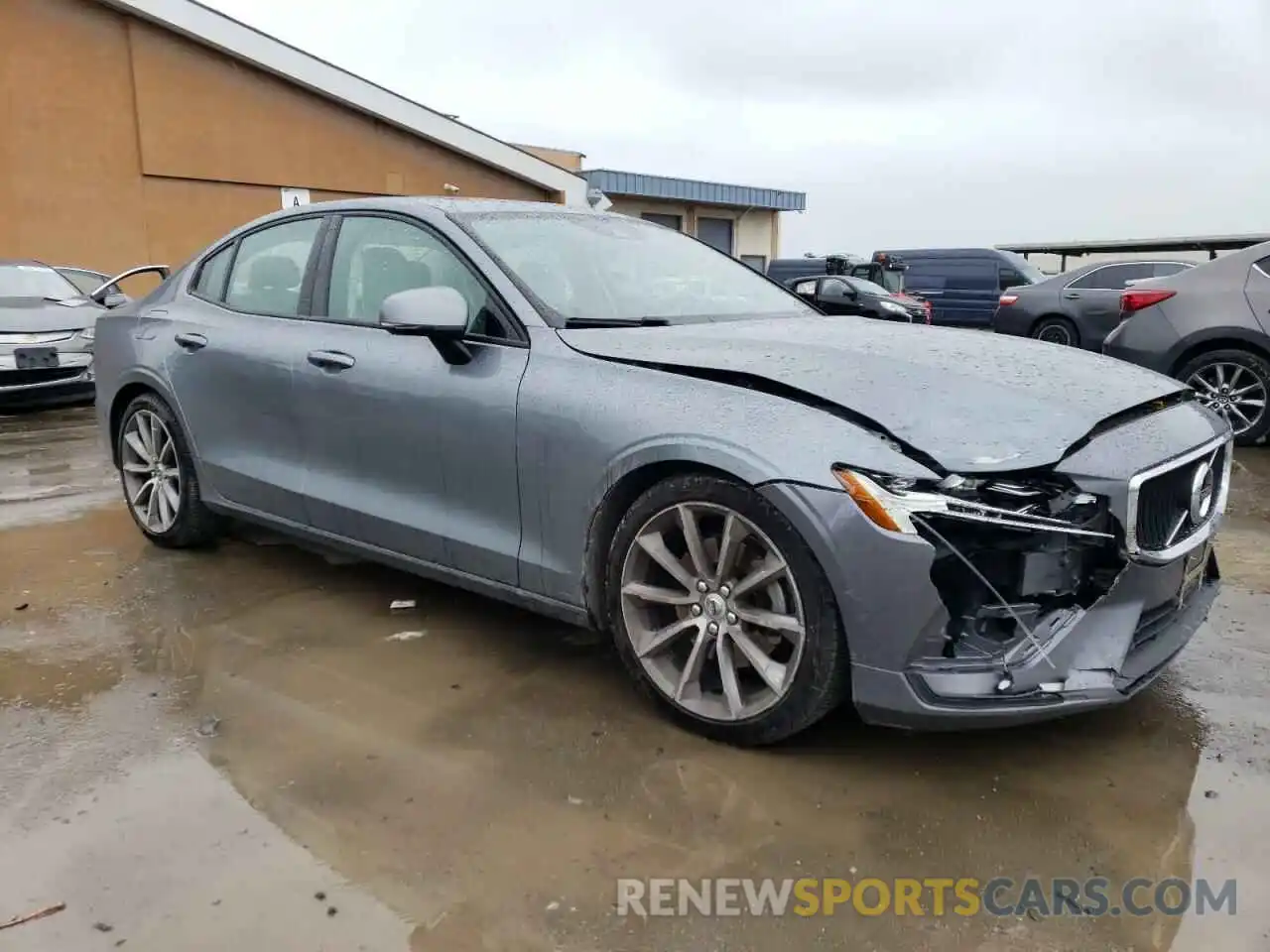 4 Photograph of a damaged car 7JR102FK8KG001384 VOLVO S60 2019