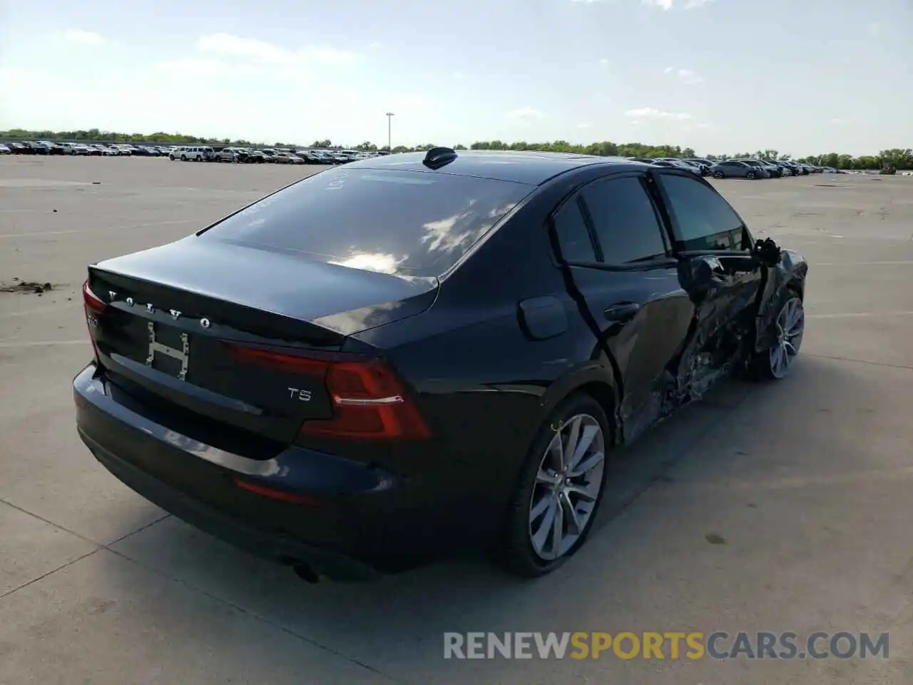 4 Photograph of a damaged car 7JR102FK8KG008688 VOLVO S60 2019