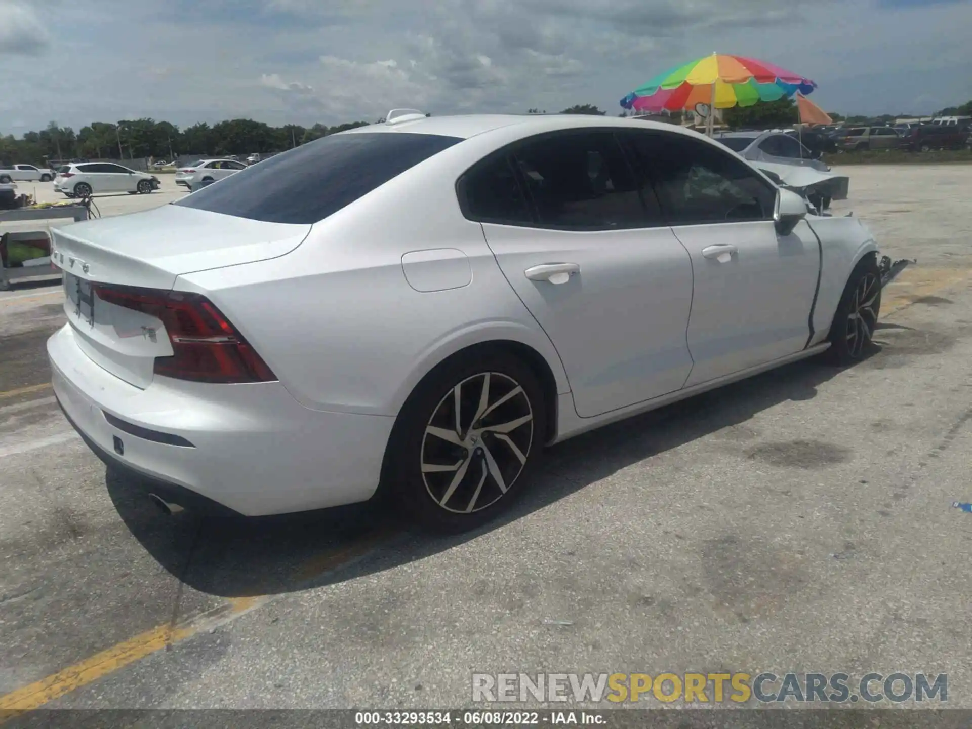 4 Photograph of a damaged car 7JR102FK8KG009758 VOLVO S60 2019