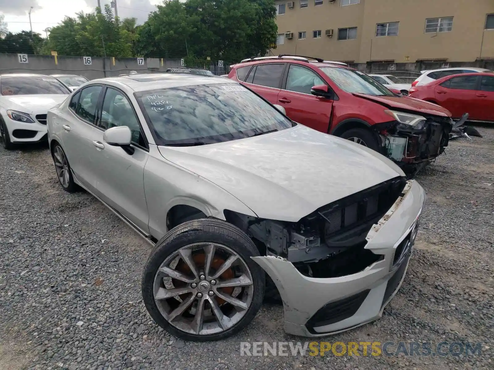 1 Photograph of a damaged car 7JR102FK8KG014281 VOLVO S60 2019