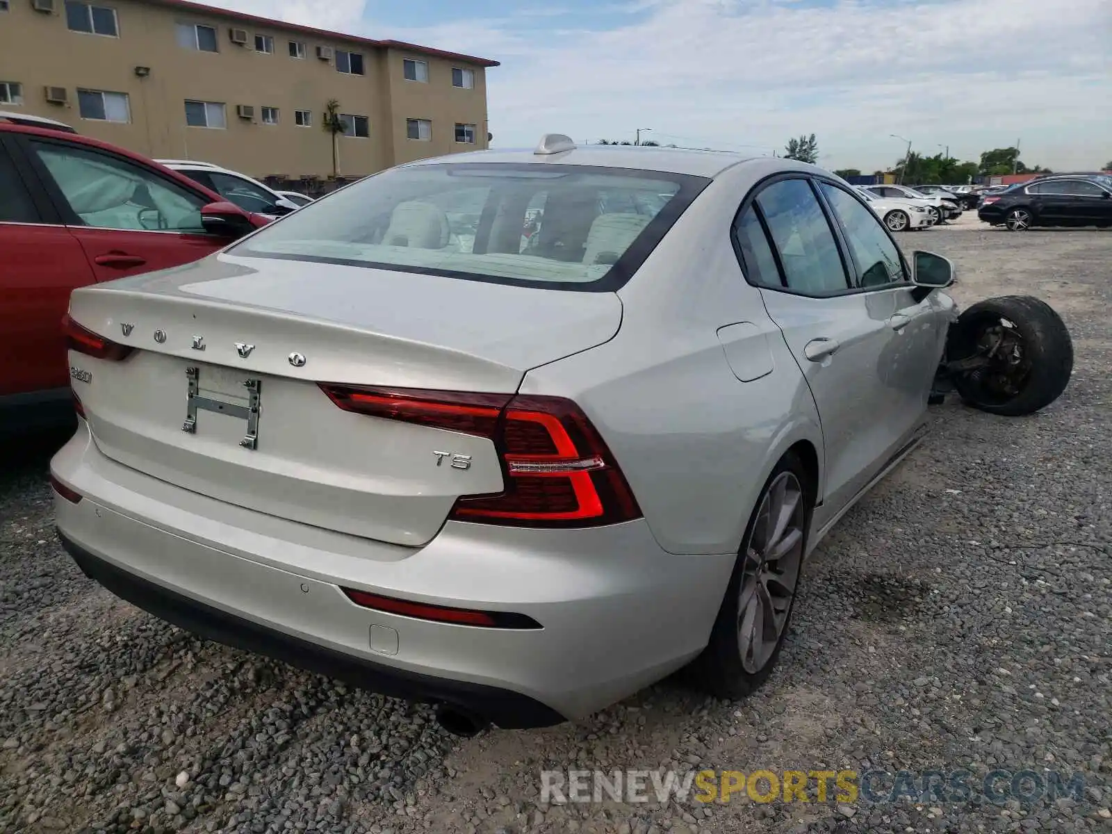 4 Photograph of a damaged car 7JR102FK8KG014281 VOLVO S60 2019