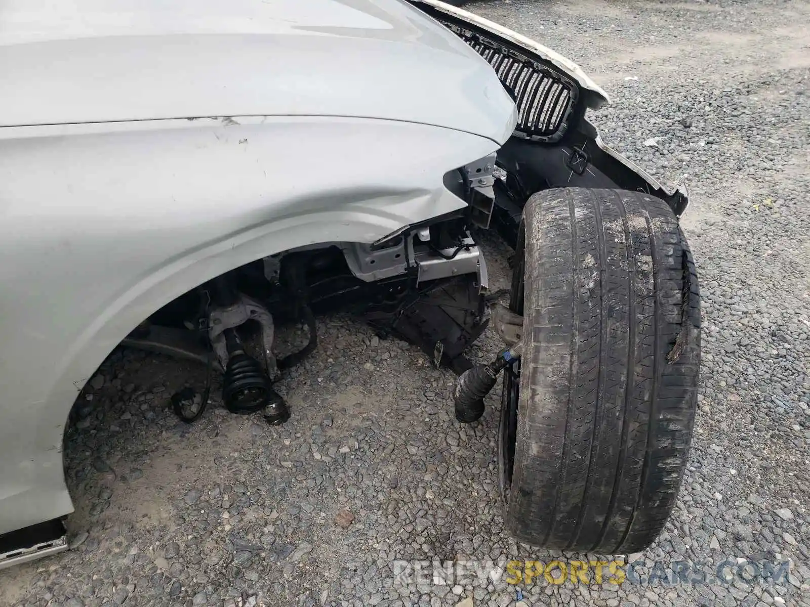 9 Photograph of a damaged car 7JR102FK8KG014281 VOLVO S60 2019