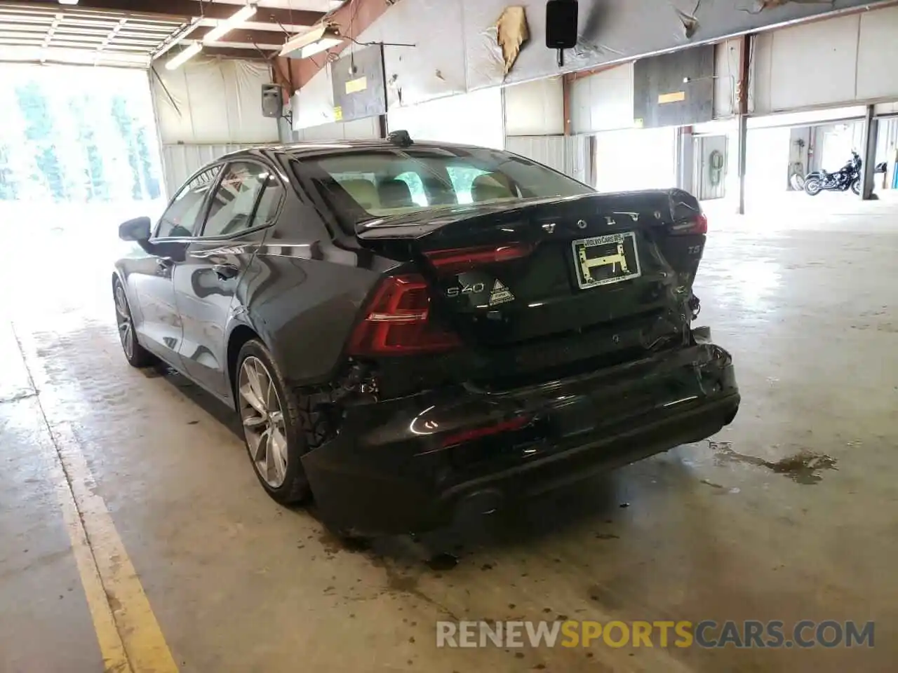 3 Photograph of a damaged car 7JR102FK8KG014667 VOLVO S60 2019