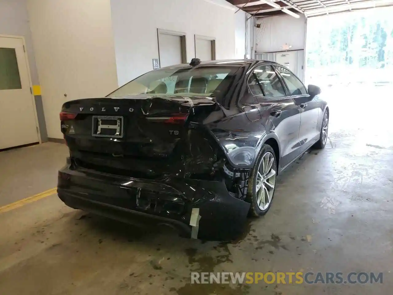 4 Photograph of a damaged car 7JR102FK8KG014667 VOLVO S60 2019