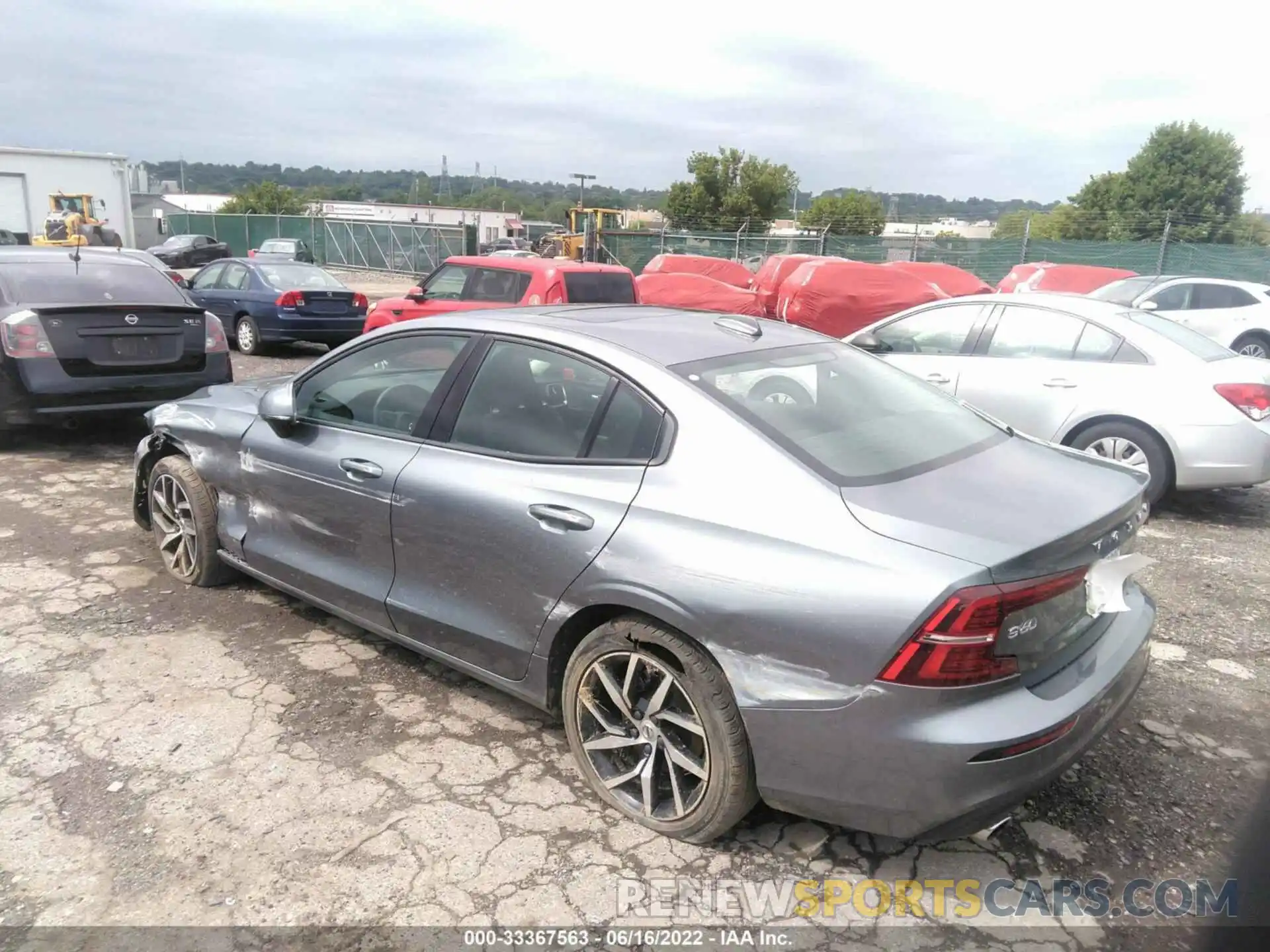 3 Photograph of a damaged car 7JR102FK8KG016483 VOLVO S60 2019