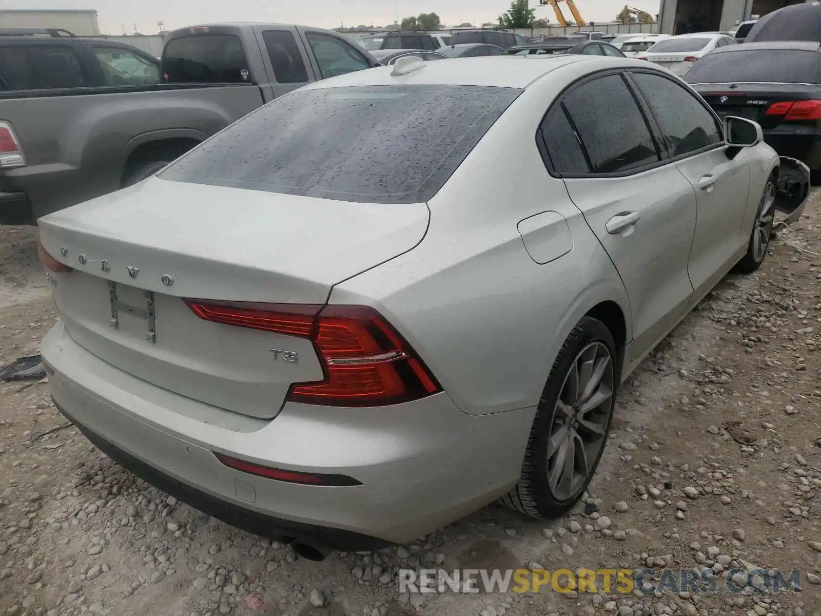 4 Photograph of a damaged car 7JR102FK9KG000678 VOLVO S60 2019