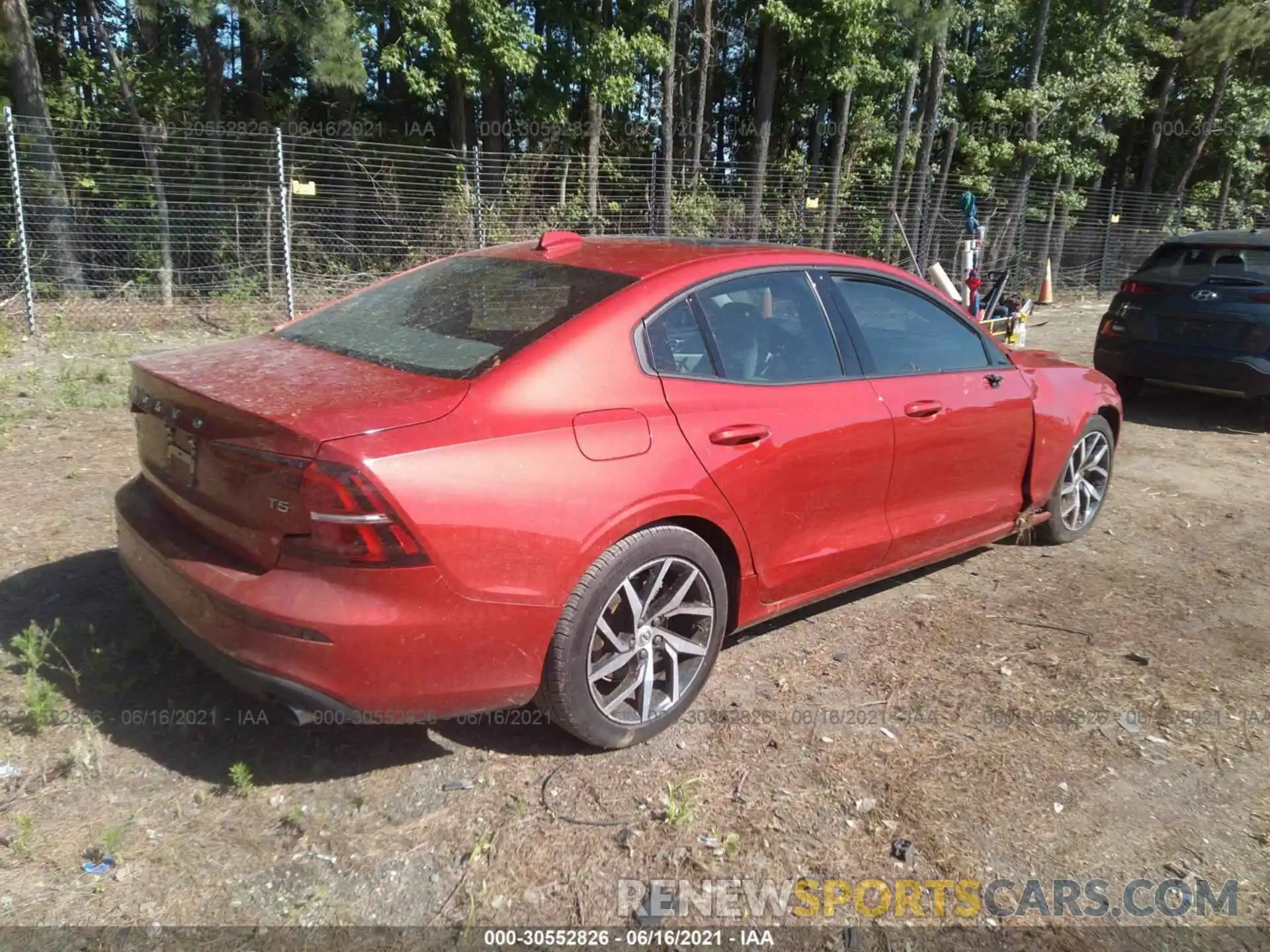 4 Фотография поврежденного автомобиля 7JR102FK9KG009932 VOLVO S60 2019