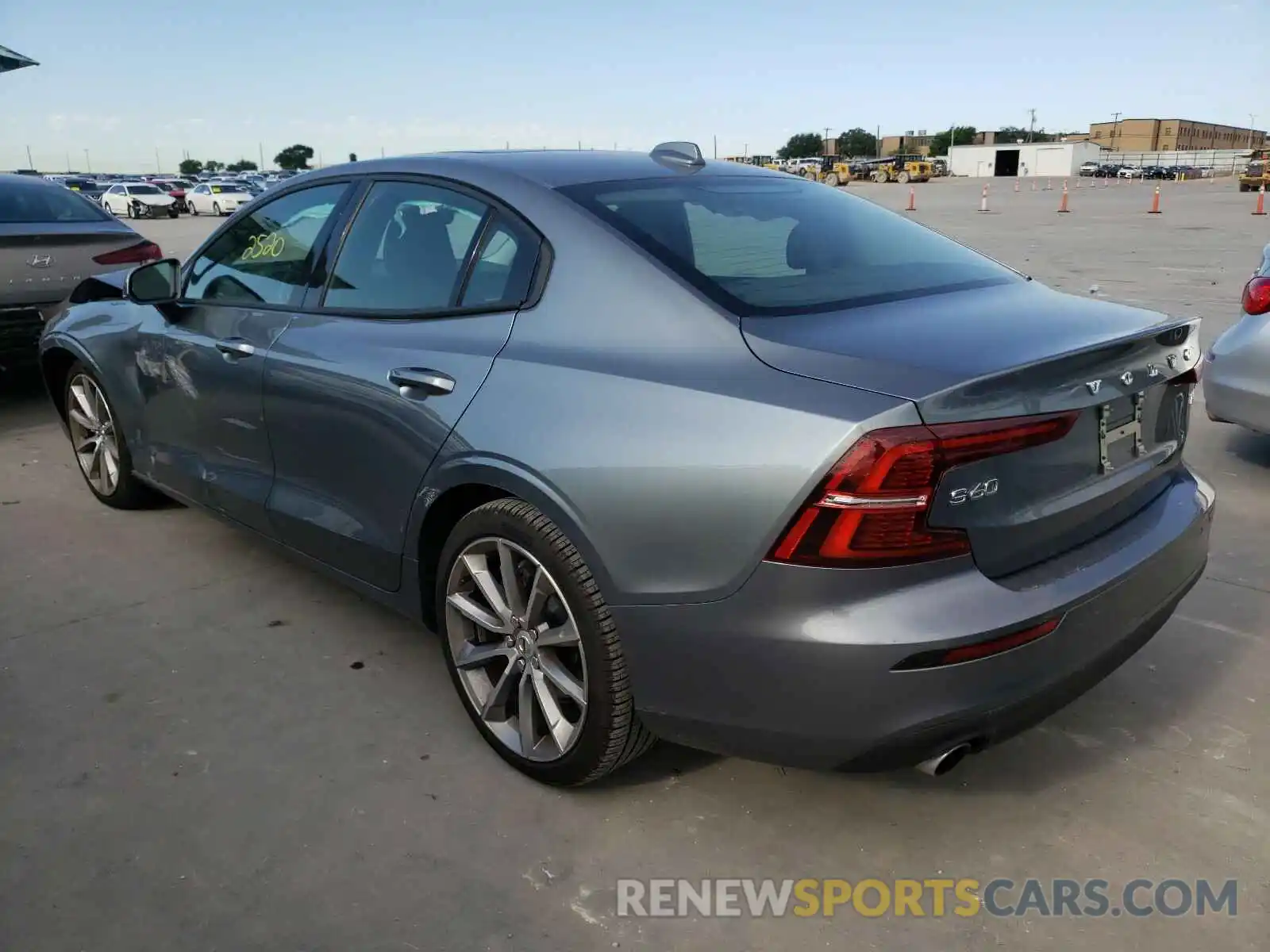 3 Photograph of a damaged car 7JR102FK9KG013740 VOLVO S60 2019