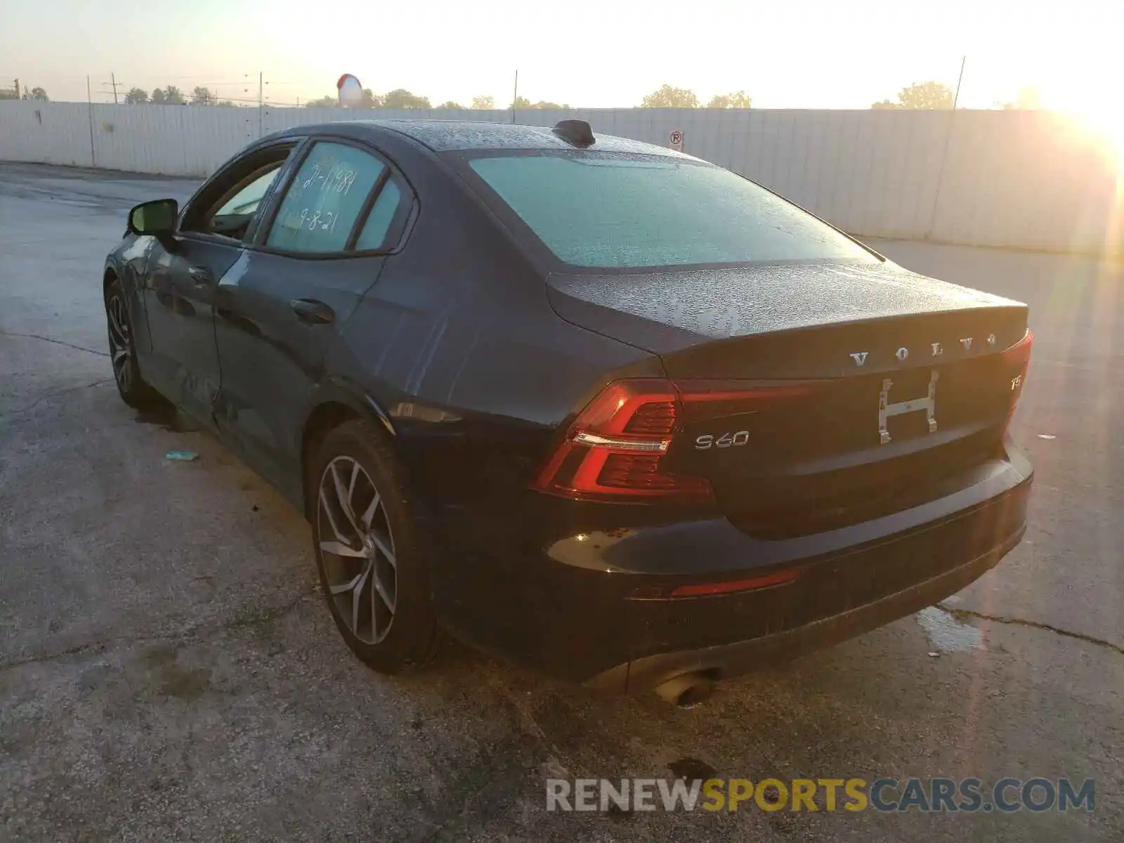 3 Photograph of a damaged car 7JR102FK9KG016833 VOLVO S60 2019