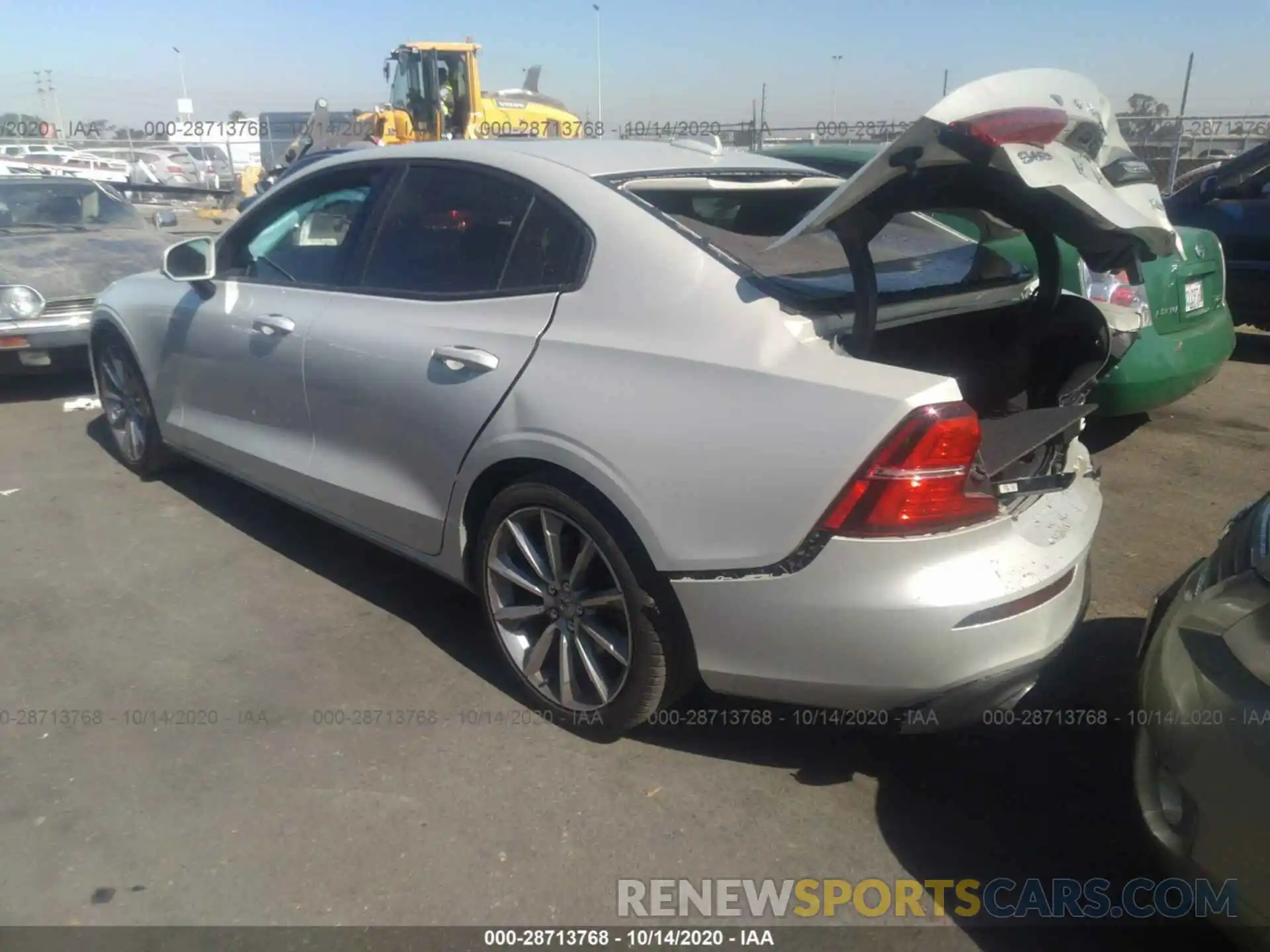 3 Photograph of a damaged car 7JR102FKXKG000818 VOLVO S60 2019