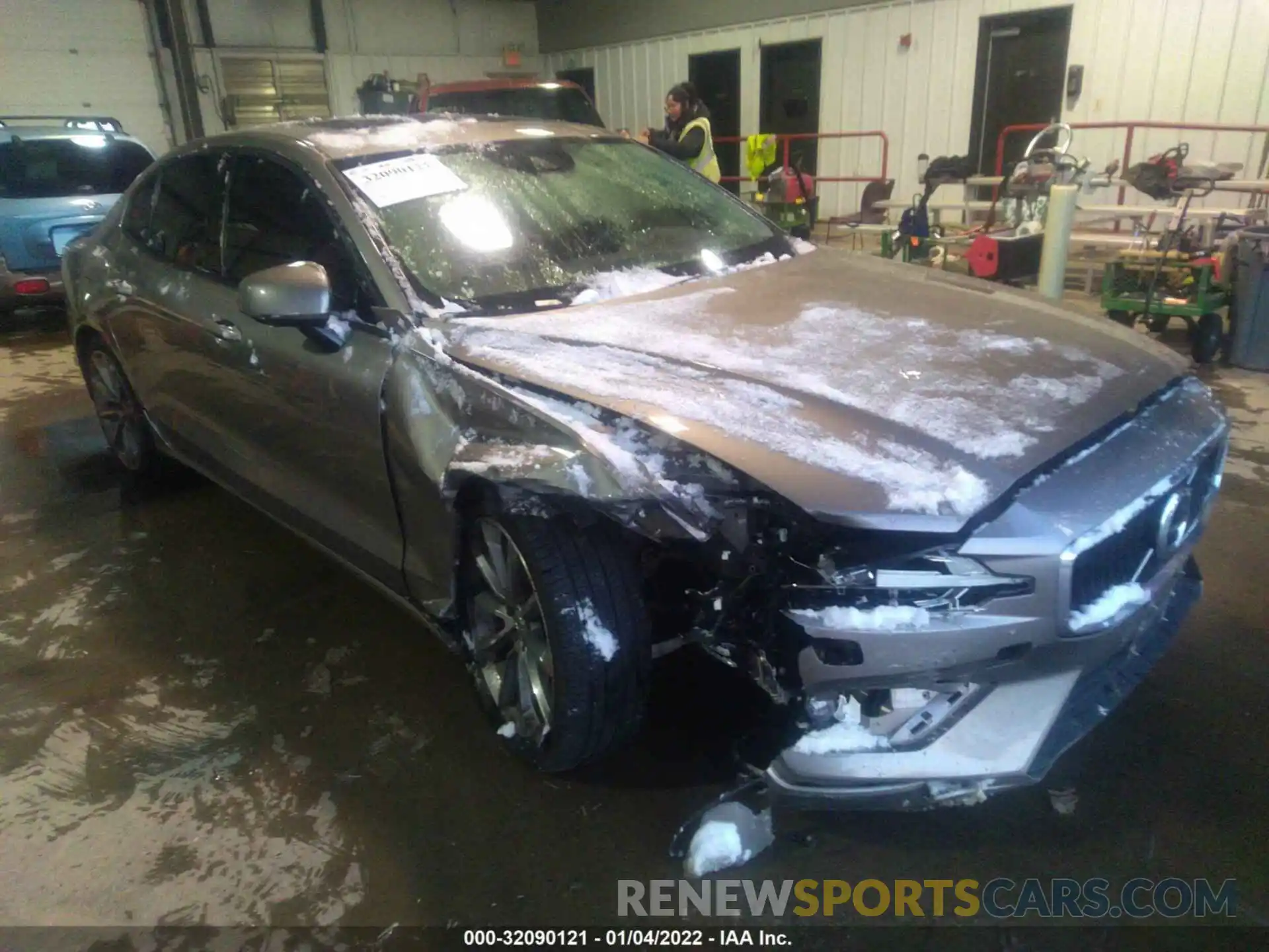 1 Photograph of a damaged car 7JR102FKXKG003587 VOLVO S60 2019