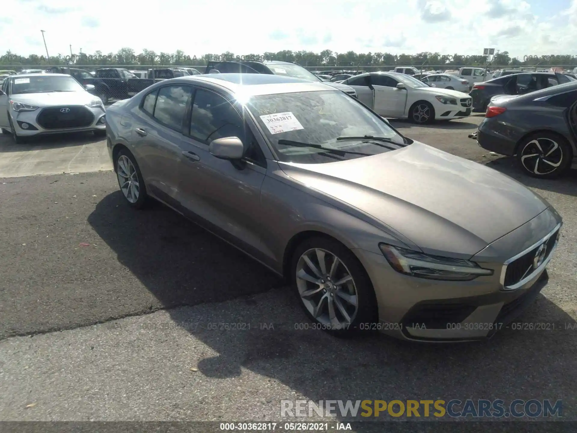 1 Photograph of a damaged car 7JR102FKXKG014783 VOLVO S60 2019