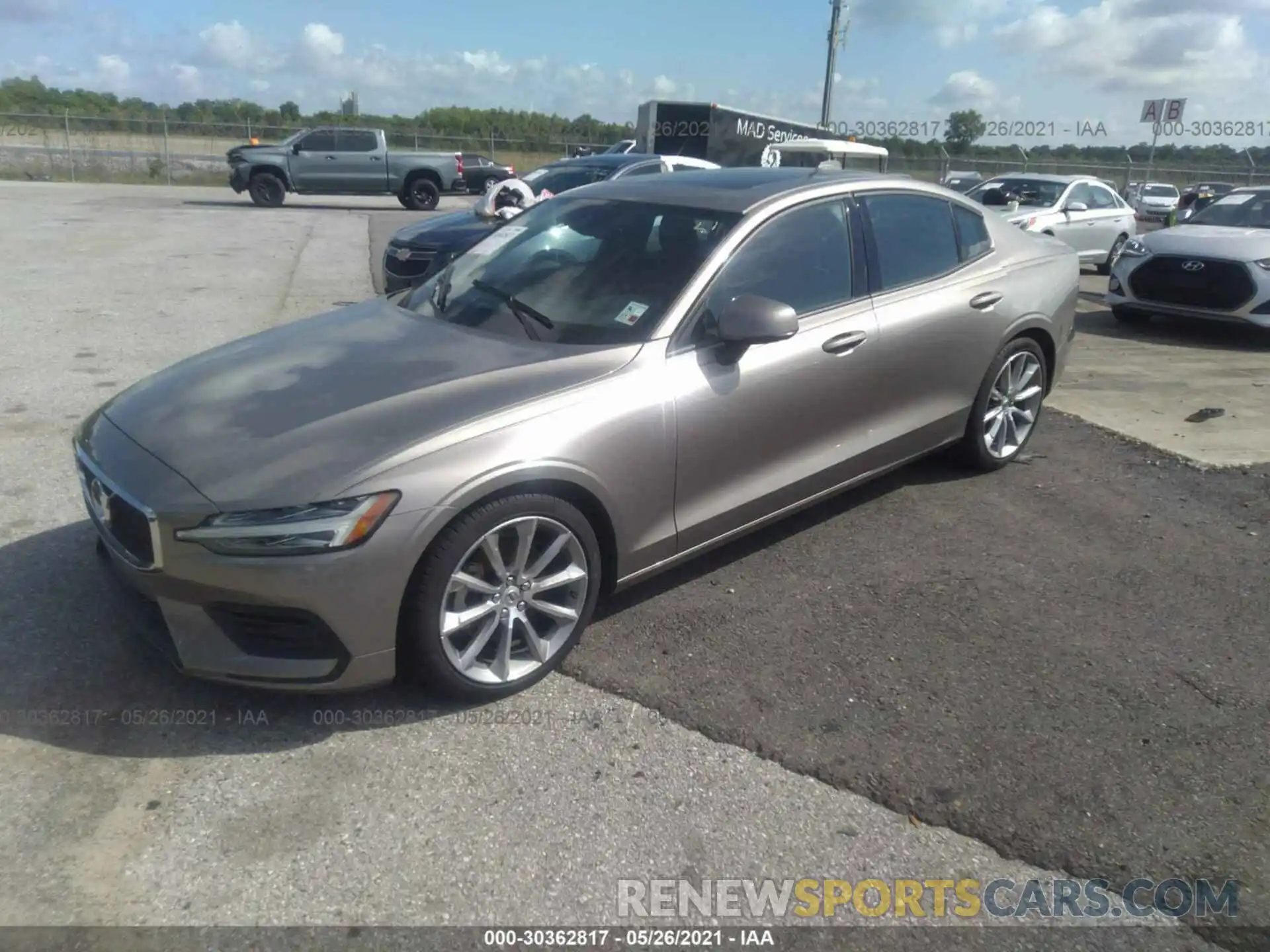 2 Photograph of a damaged car 7JR102FKXKG014783 VOLVO S60 2019